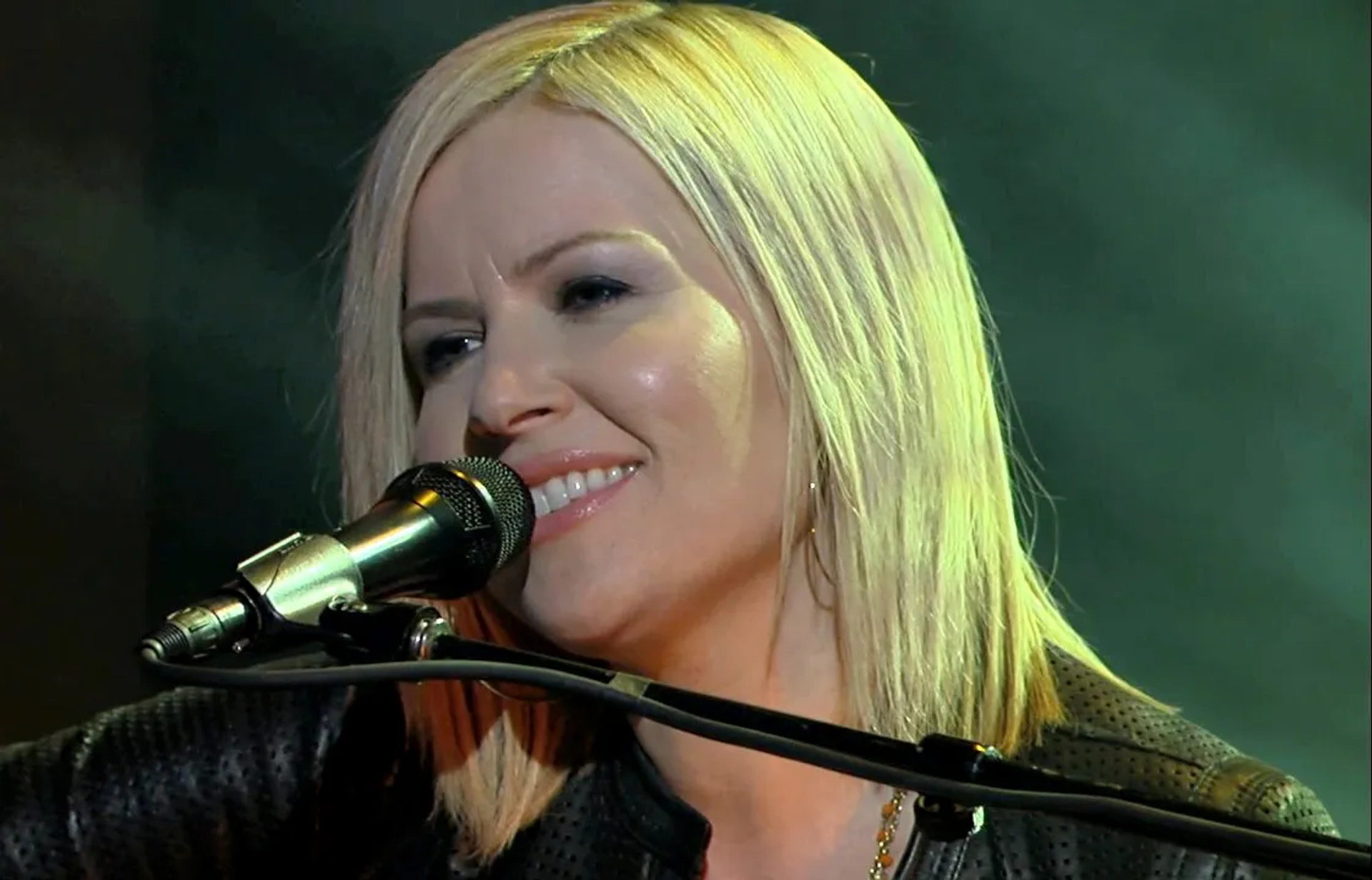 Dido in Jimmy Kimmel Live! (2003)