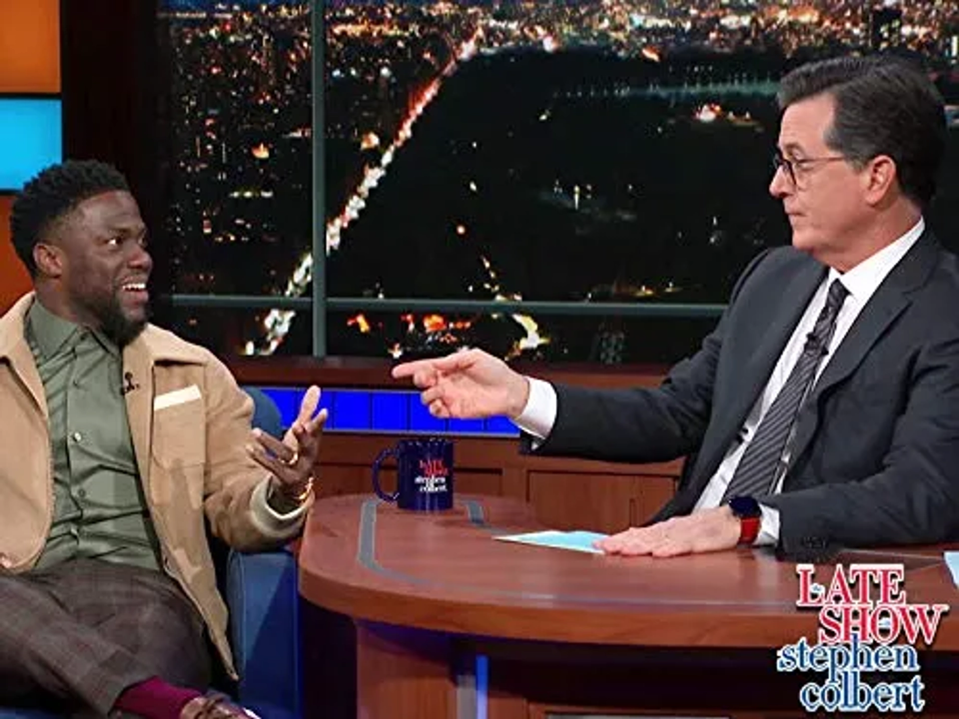 Stephen Colbert and Kevin Hart in The Late Show with Stephen Colbert (2015)