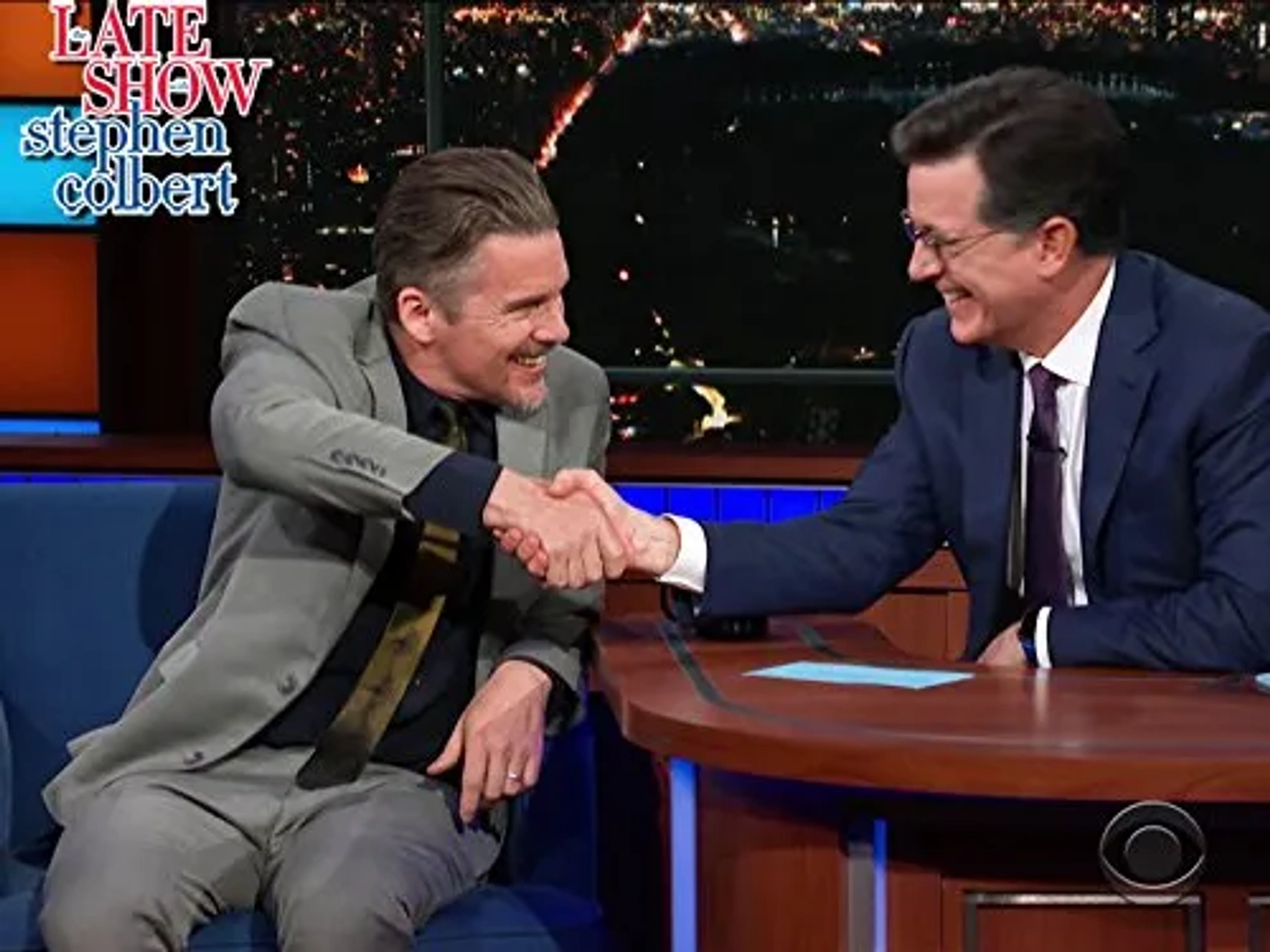 Ethan Hawke and Stephen Colbert in The Late Show with Stephen Colbert (2015)