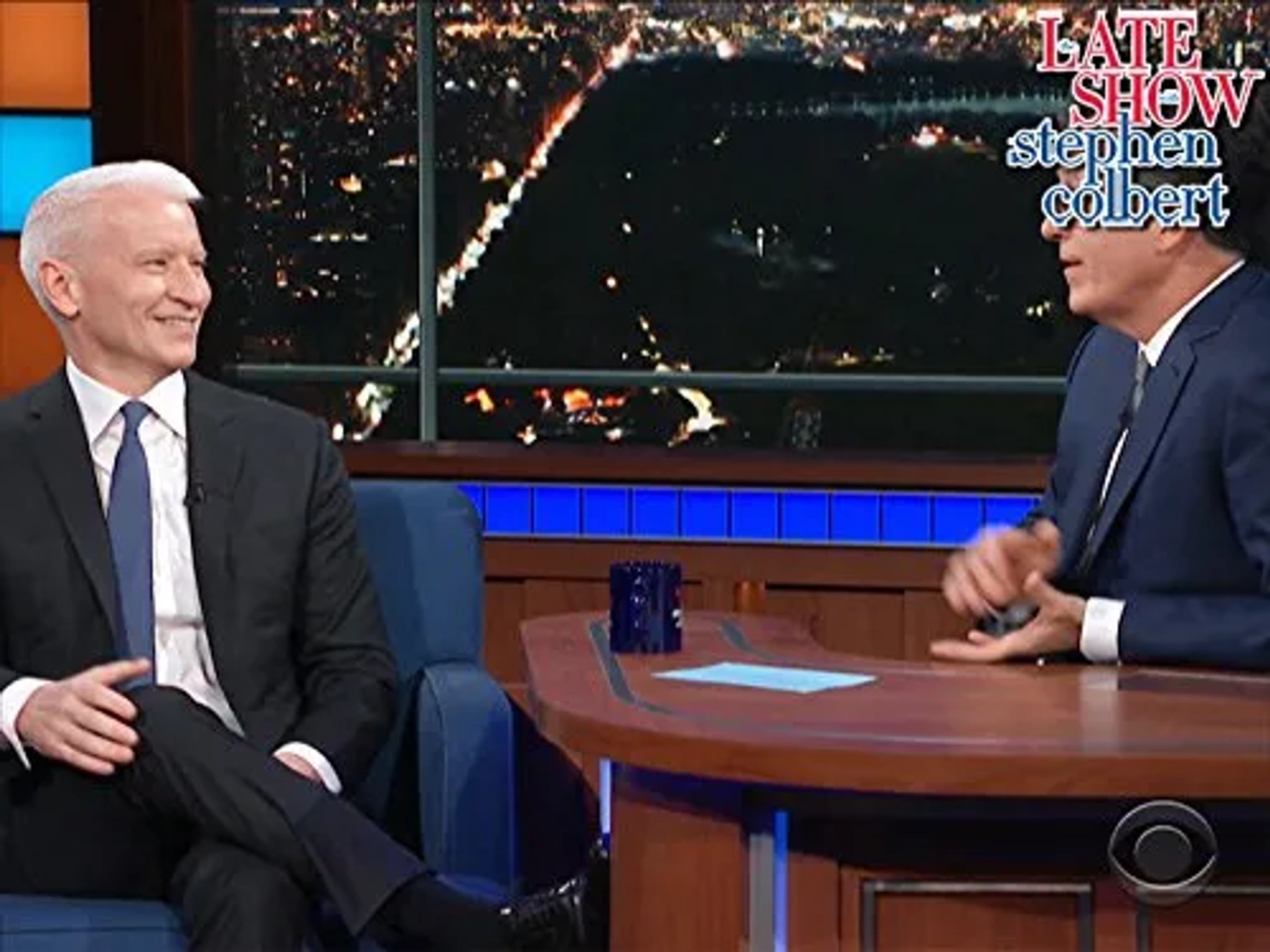 Stephen Colbert and Anderson Cooper in The Late Show with Stephen Colbert (2015)