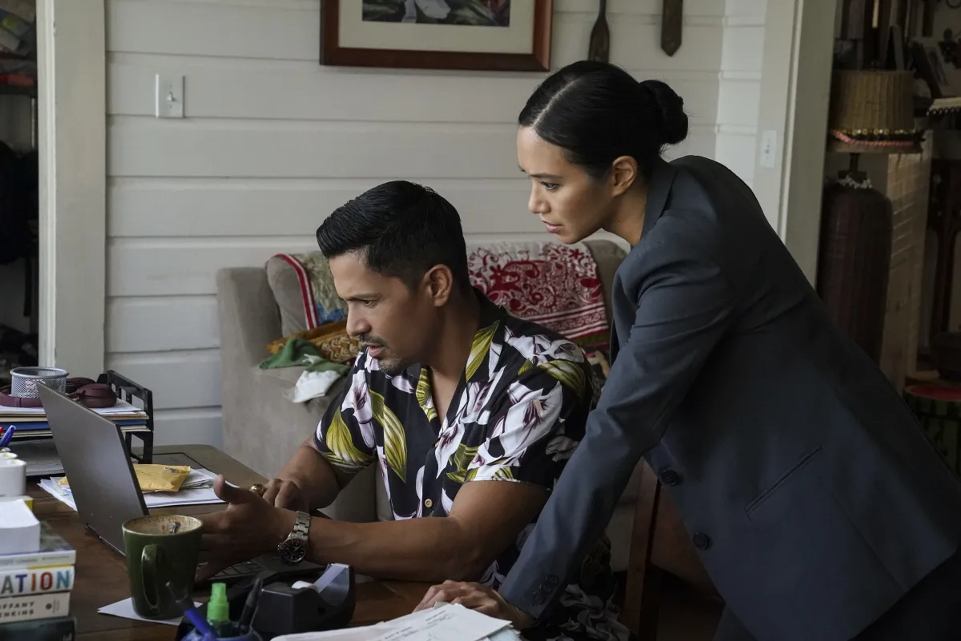 Jay Hernandez and Chantal Thuy in Magnum P.I.: Island Vibes (2021)