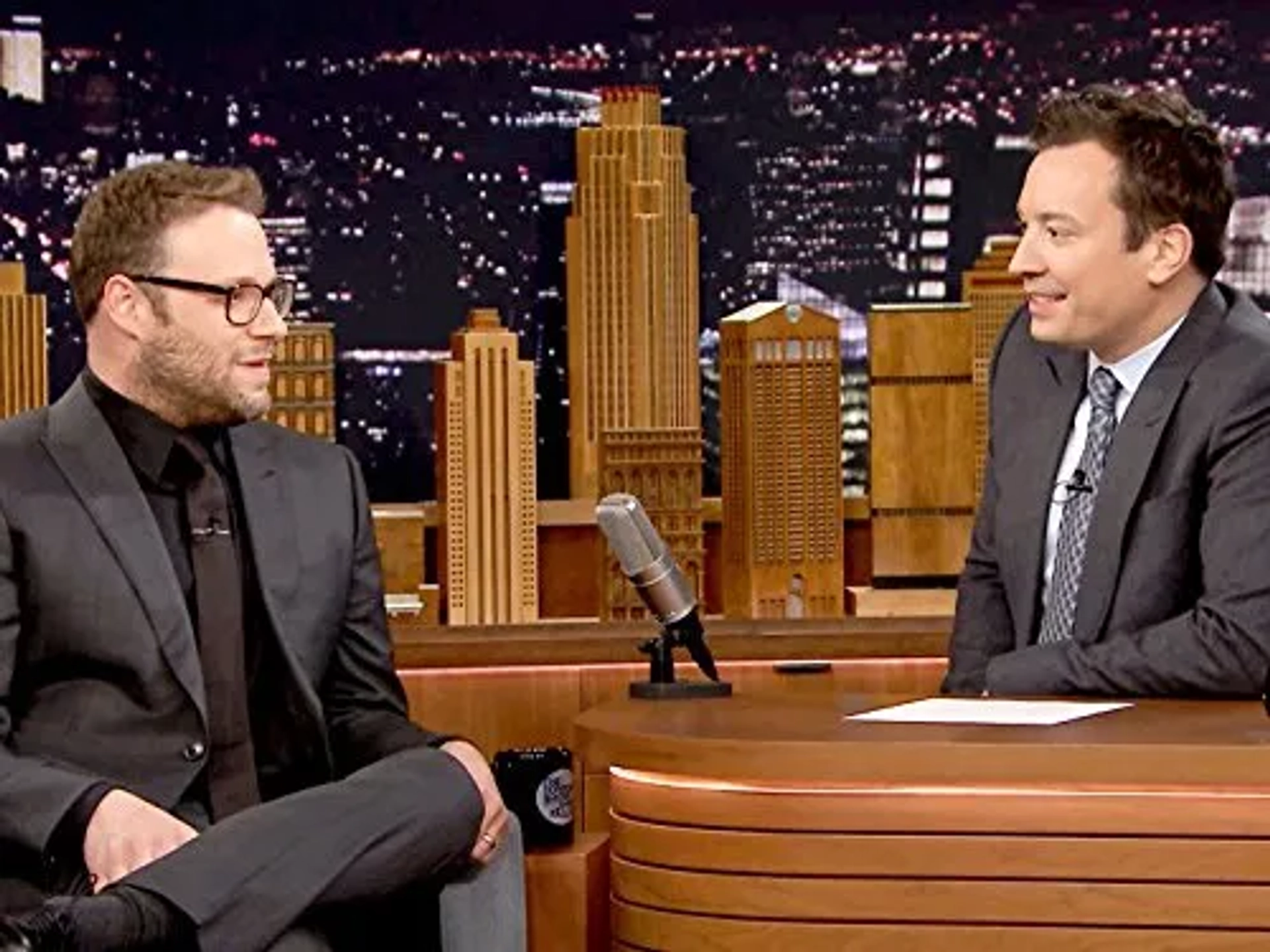 Jimmy Fallon and Seth Rogen in The Tonight Show Starring Jimmy Fallon (2014)