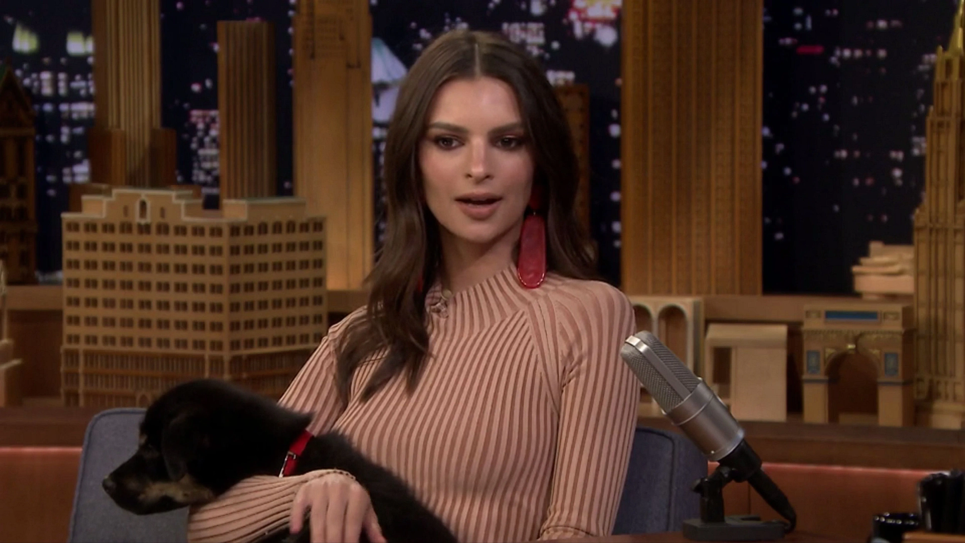 Emily Ratajkowski in The Tonight Show Starring Jimmy Fallon: Dana Carvey/Emily Ratajkowski/Colombo/Chloe Hilliard (2019)