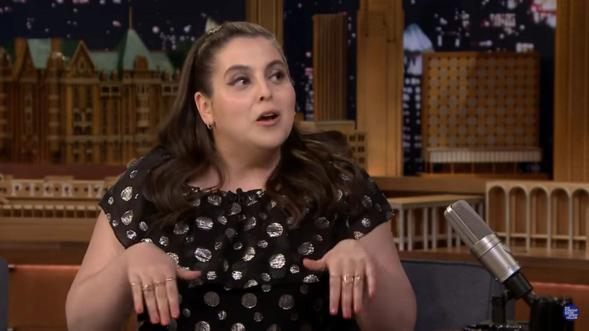 Beanie Feldstein in The Tonight Show Starring Jimmy Fallon: Kevin Hart/Beanie Feldstein/Mabel (2019)