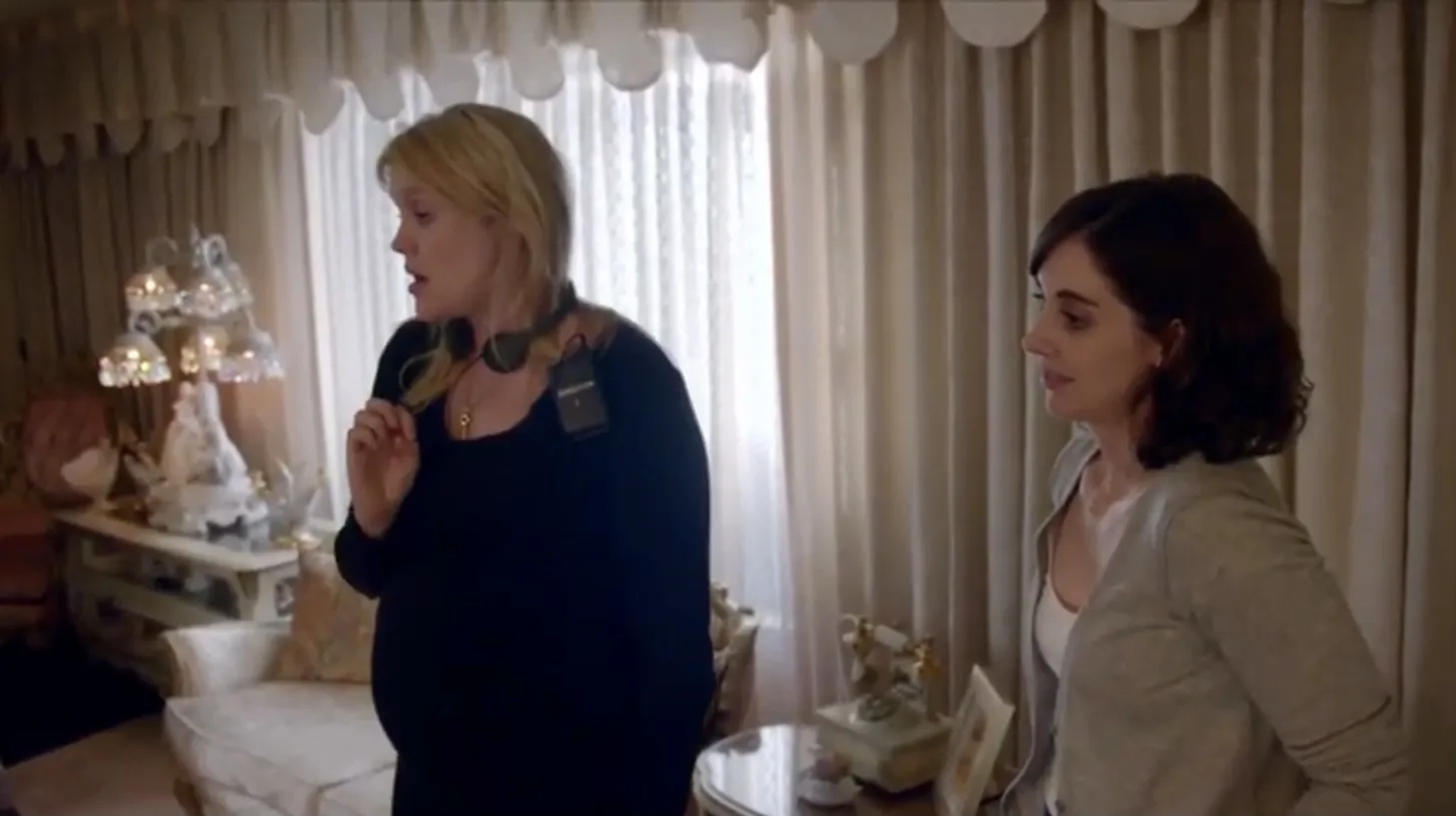 Alison Brie and Emerald Fennell in Promising Young Woman (2020)