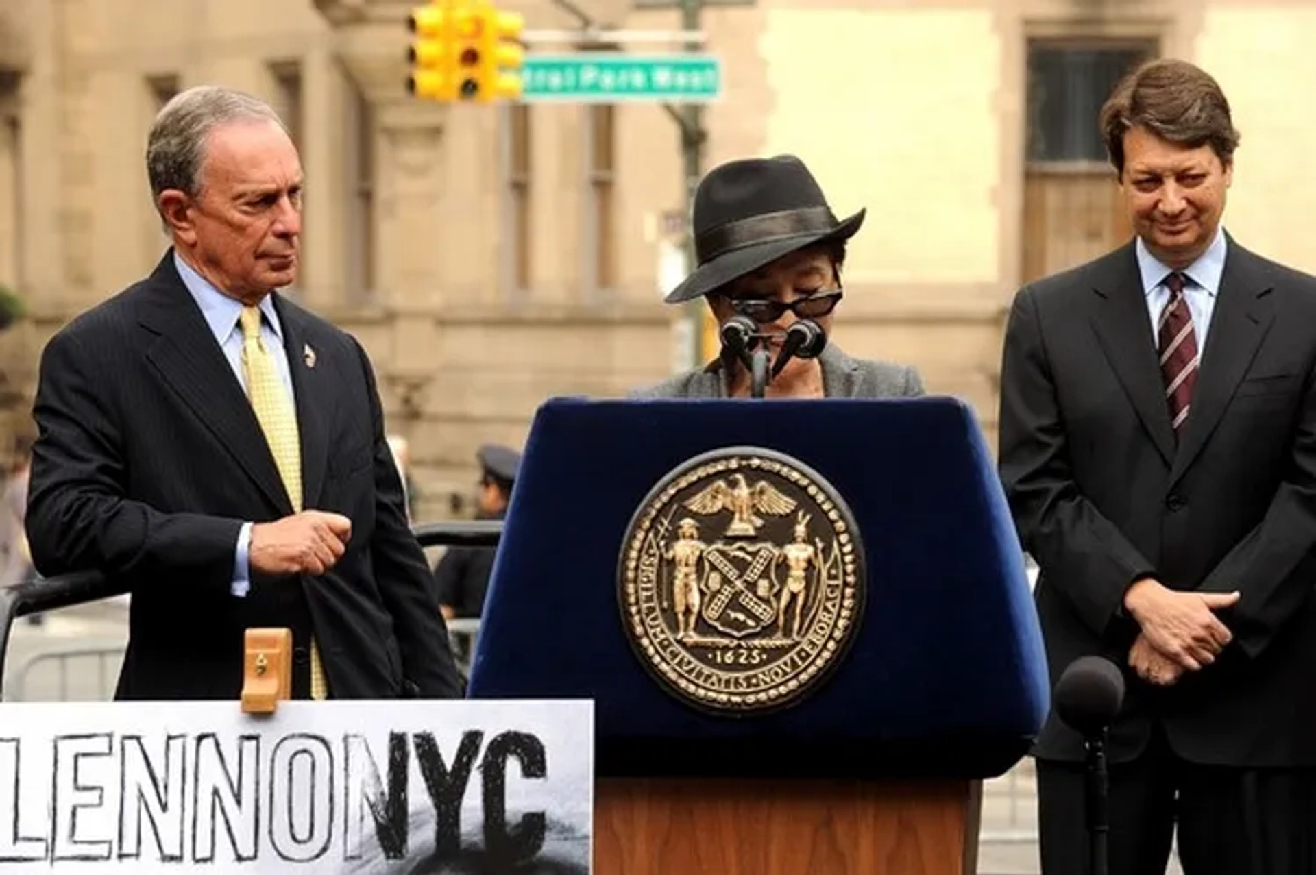 Michael Bloomberg and Yoko Ono at an event for American Masters (1985)