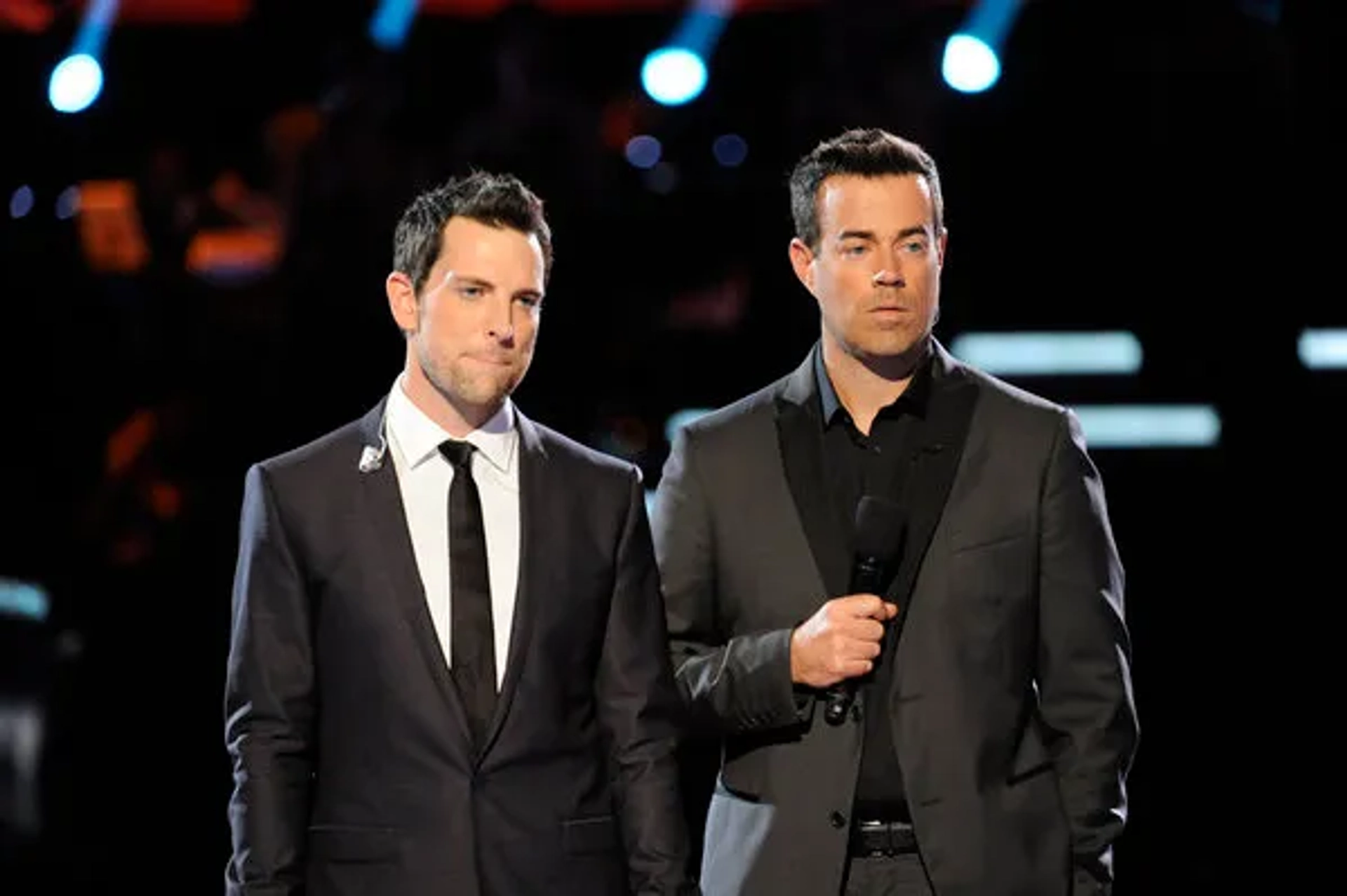 Carson Daly and Chris Mann in The Voice (2011)