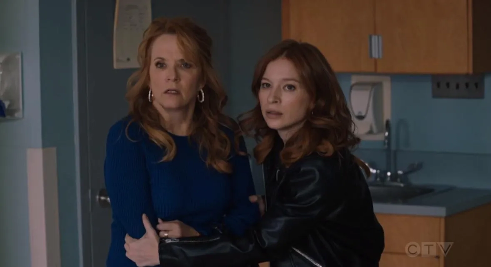 Lea Thompson and Stacey Farber in The Spencer Sisters (2023)