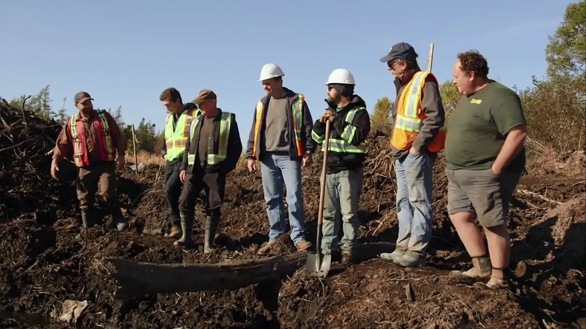 Aaron Taylor, Marty Lagina, Jack Begley, Alex Lagina, Laird Niven, Billy Gerhardt, and Tom Nolan in The Curse of Oak Island: The Turning Point (2020)