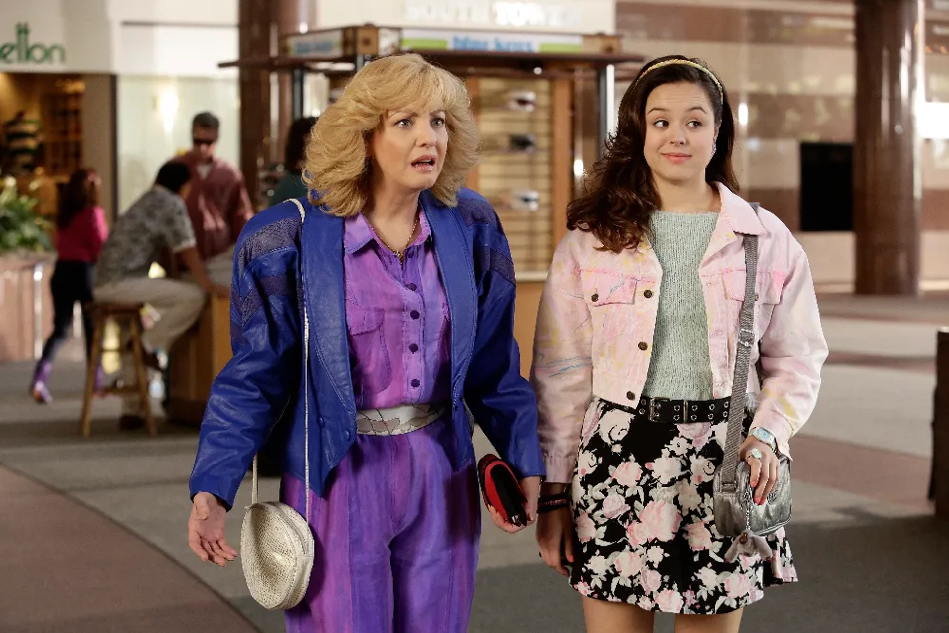 Wendi McLendon-Covey and Hayley Orrantia in The Goldbergs (2013)