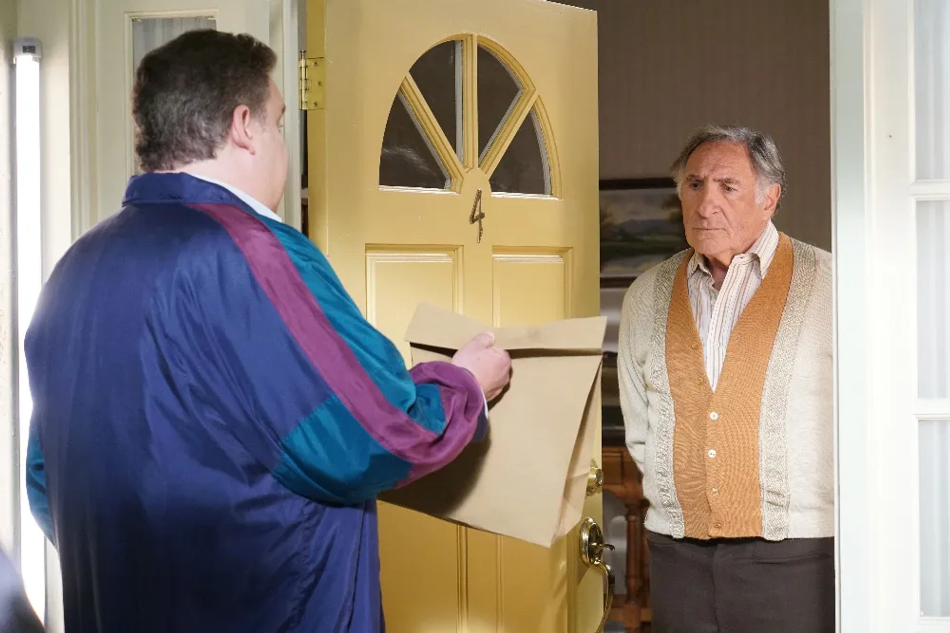 Judd Hirsch and Jeff Garlin in The Goldbergs (2013)