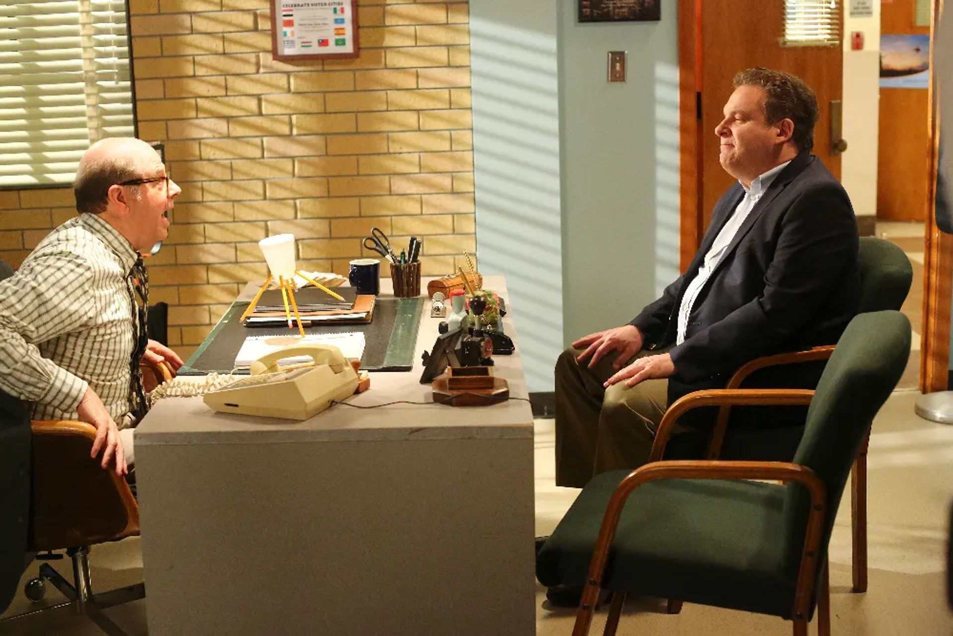 Jeff Garlin and Stephen Tobolowsky in The Goldbergs (2013)