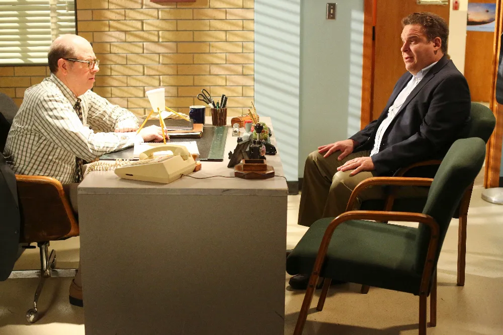 Jeff Garlin and Stephen Tobolowsky in The Goldbergs (2013)