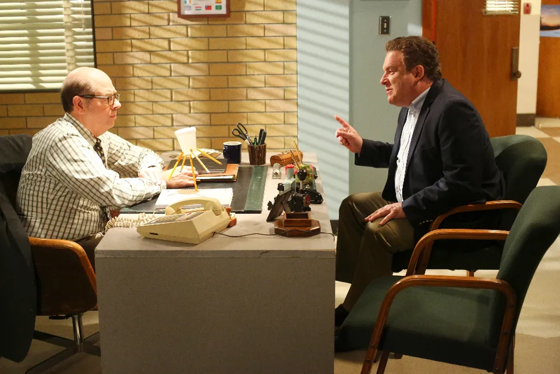 Jeff Garlin and Stephen Tobolowsky in The Goldbergs (2013)