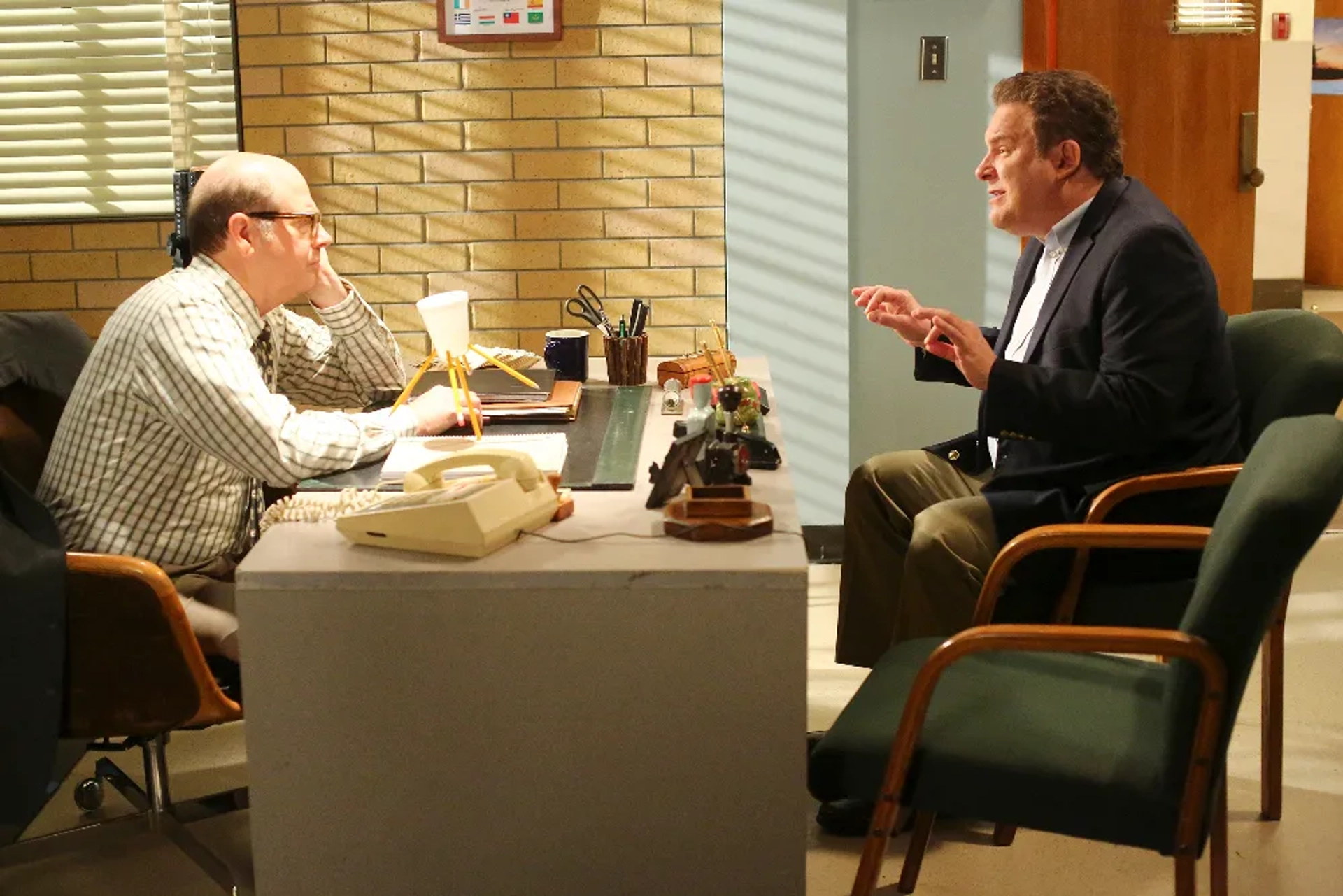 Jeff Garlin and Stephen Tobolowsky in The Goldbergs (2013)