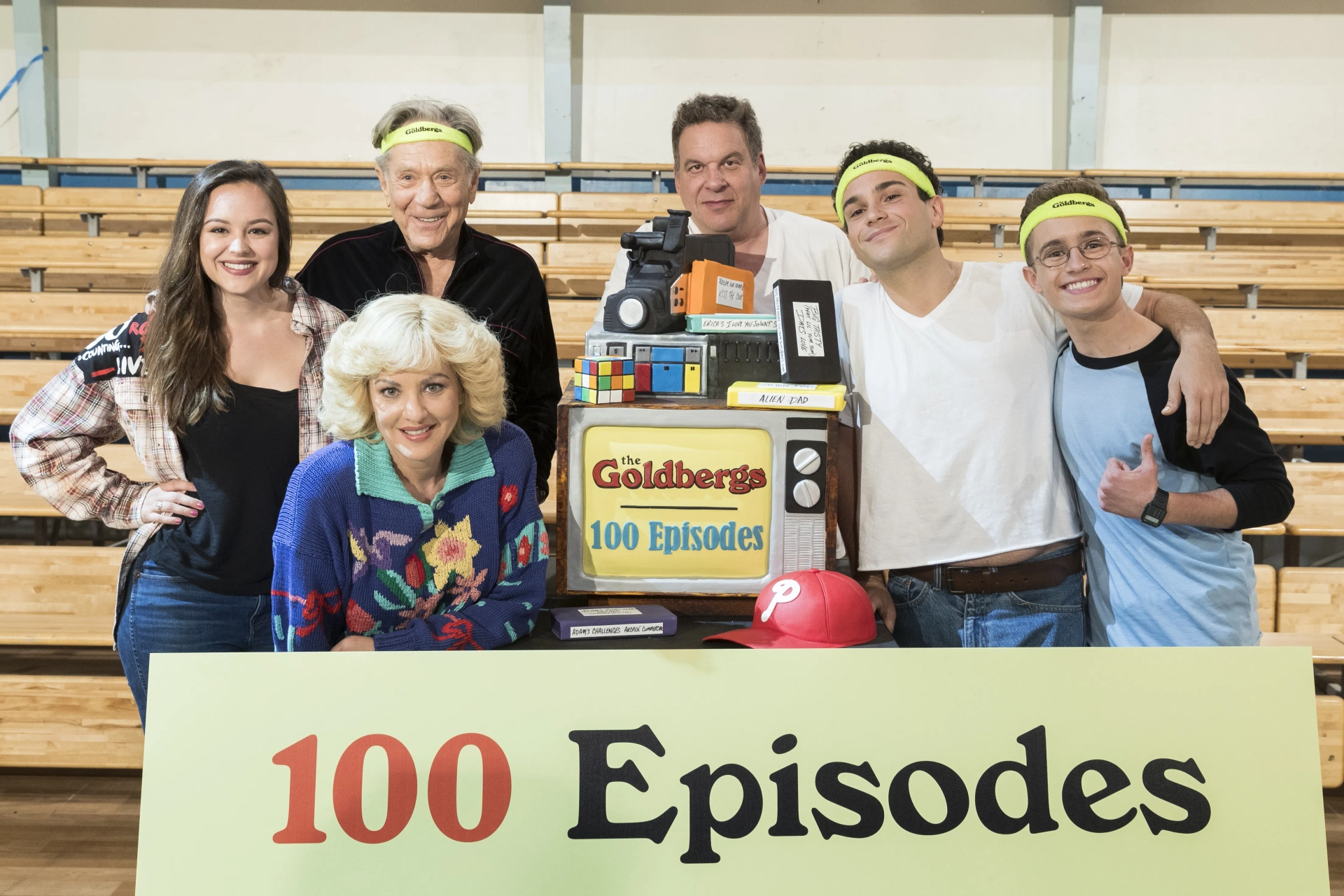 George Segal, Jeff Garlin, Wendi McLendon-Covey, Troy Gentile, Hayley Orrantia, and Sean Giambrone at an event for The Goldbergs (2013)