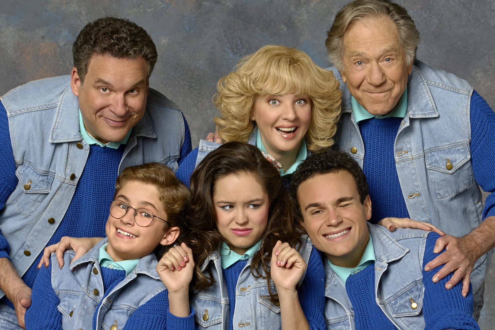 George Segal, Jeff Garlin, Wendi McLendon-Covey, Troy Gentile, Hayley Orrantia, and Sean Giambrone at an event for The Goldbergs (2013)