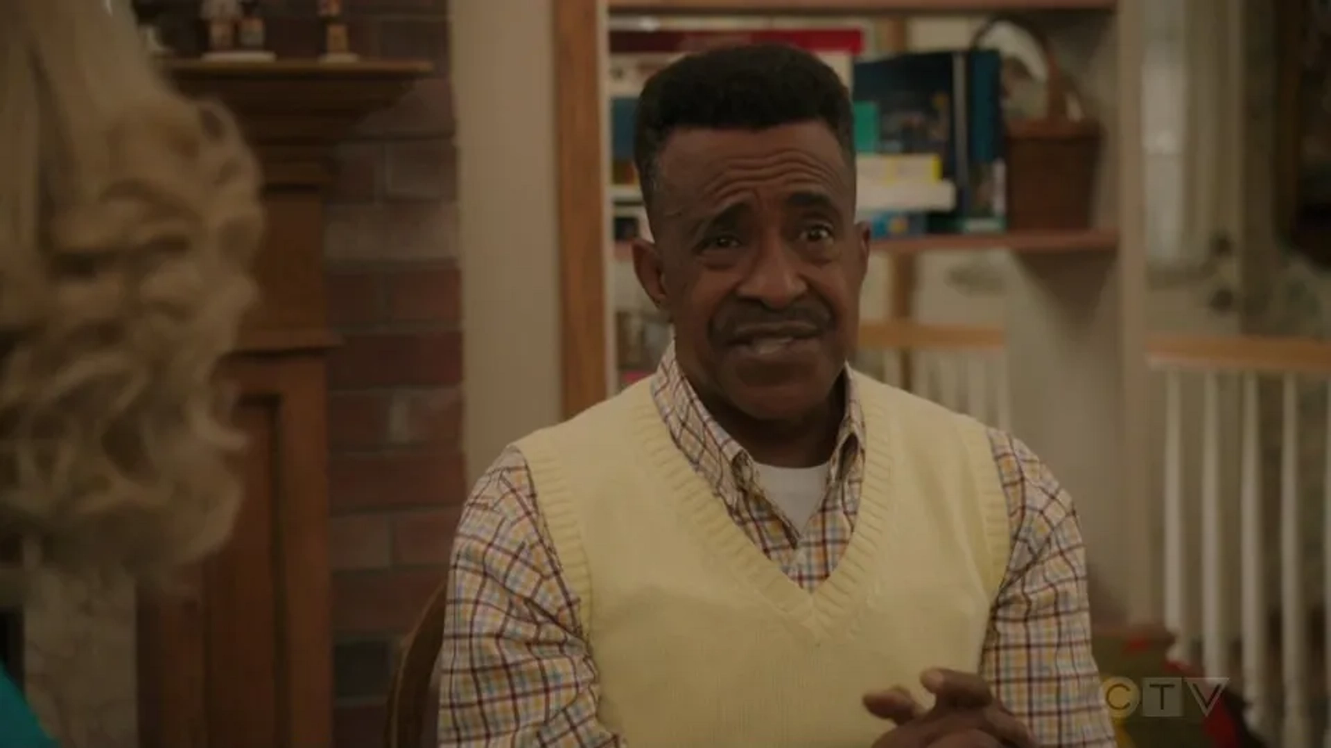 Tim Meadows and Wendi McLendon-Covey in The Goldbergs (2013)