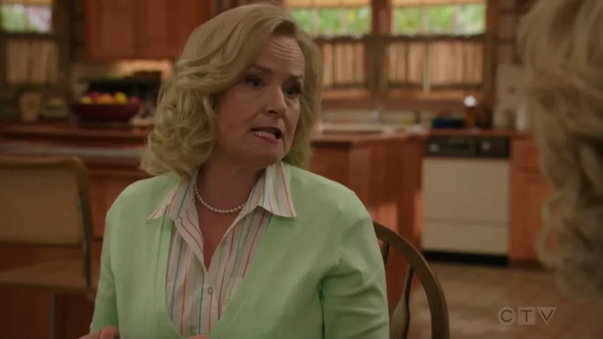 Jennifer Irwin and Wendi McLendon-Covey in The Goldbergs (2013)