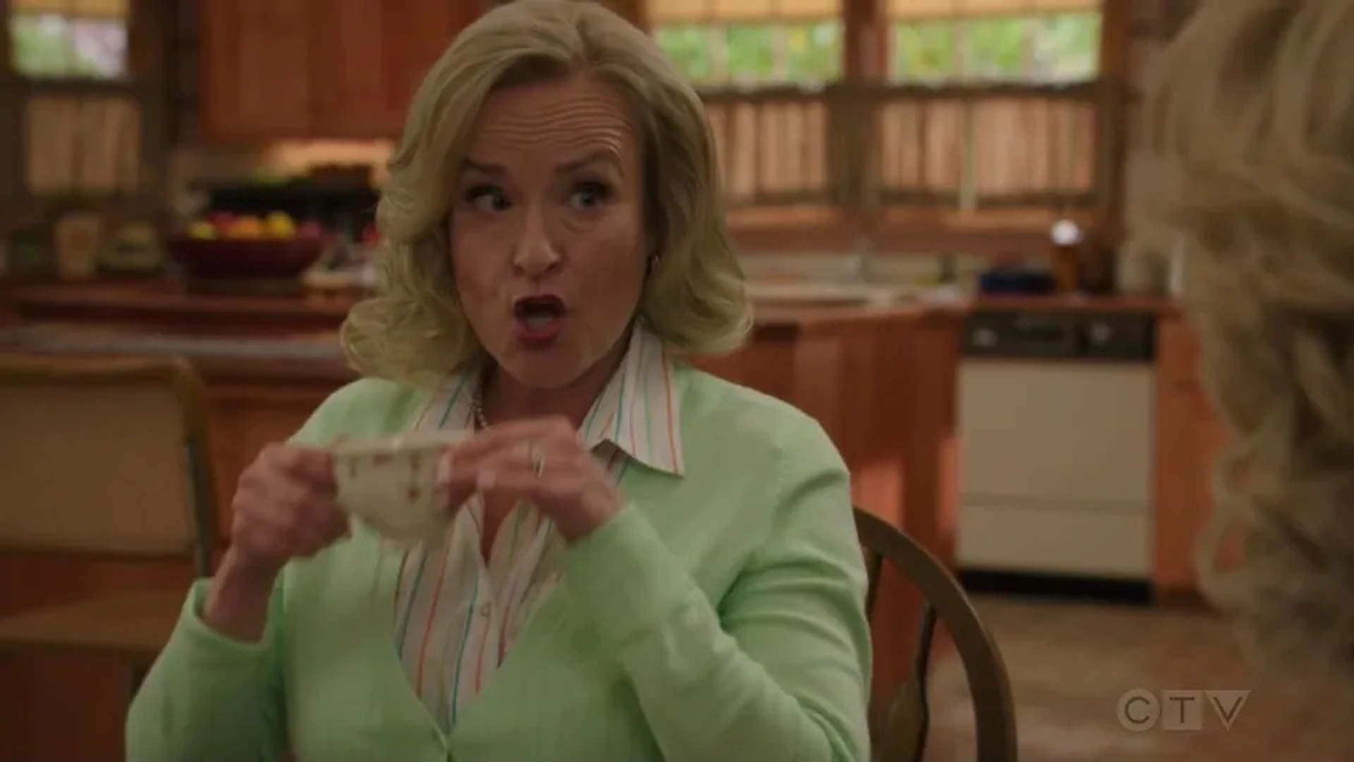 Jennifer Irwin and Wendi McLendon-Covey in The Goldbergs (2013)