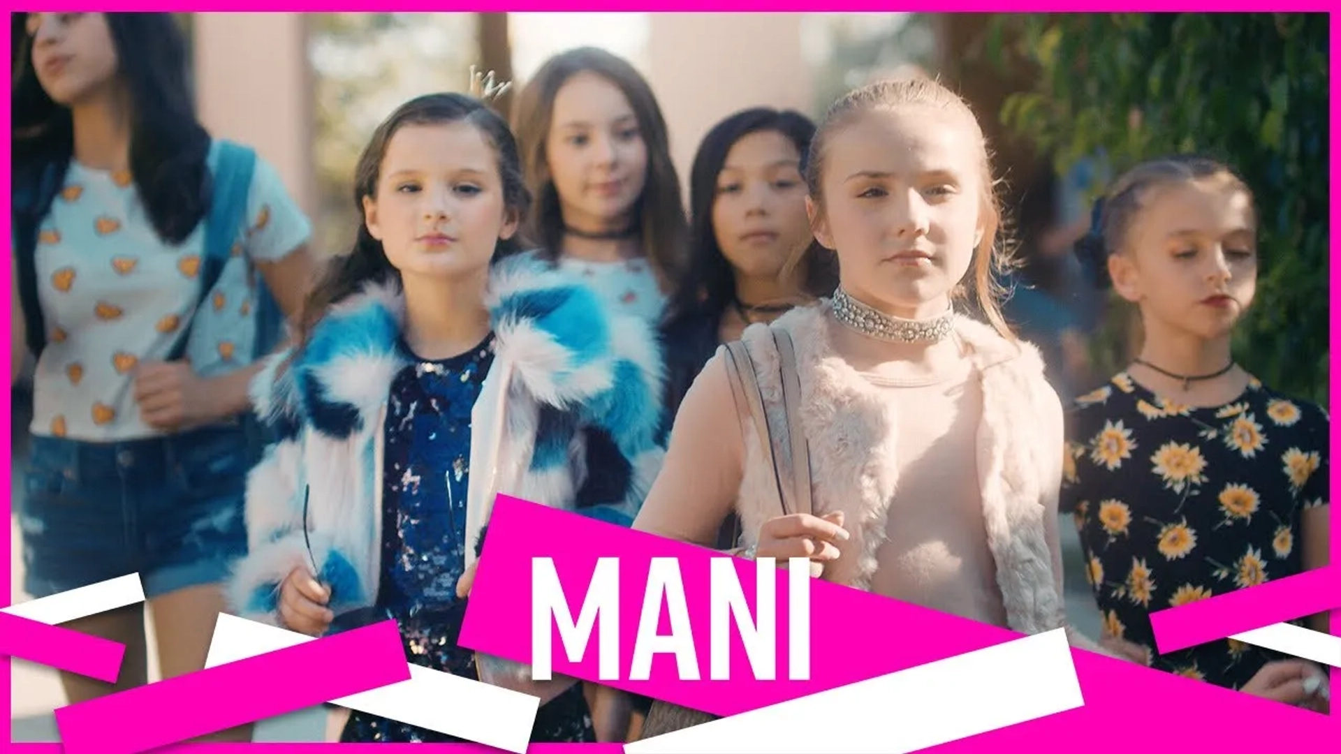 Hayley LeBlanc, Saryna Garcia, Coco Quinn, Piper Rockelle, and Txunamy Ortiz in Mani (2017)