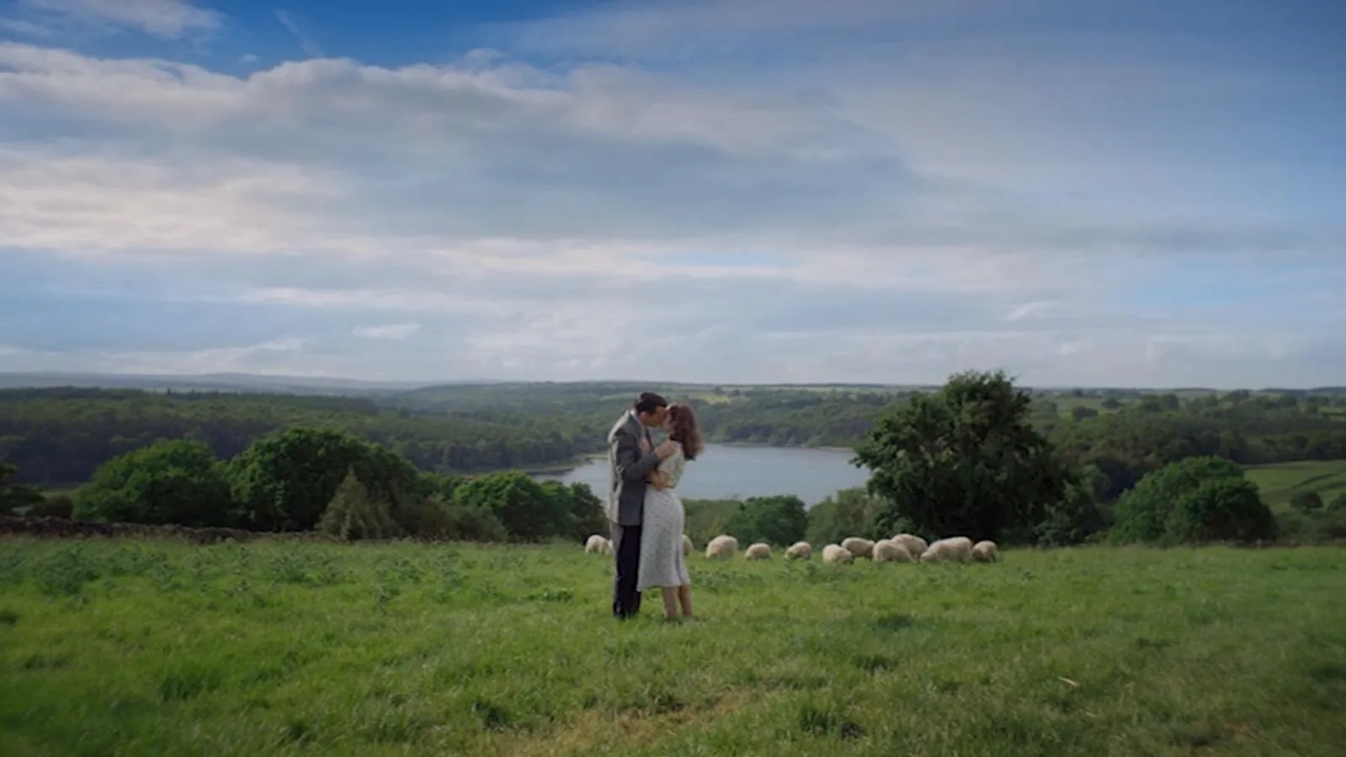 Nicholas Ralph and Rachel Shenton in All Creatures Great and Small (2020)