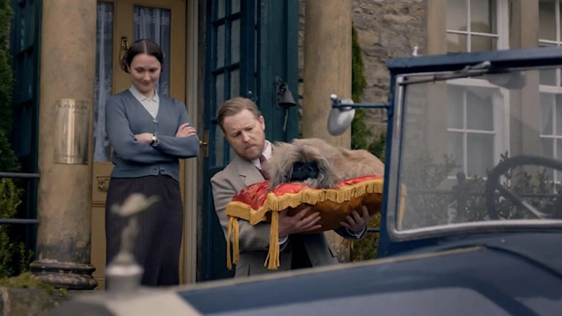 Anna Madeley, Samuel West, and Derek in All Creatures Great and Small (2020)