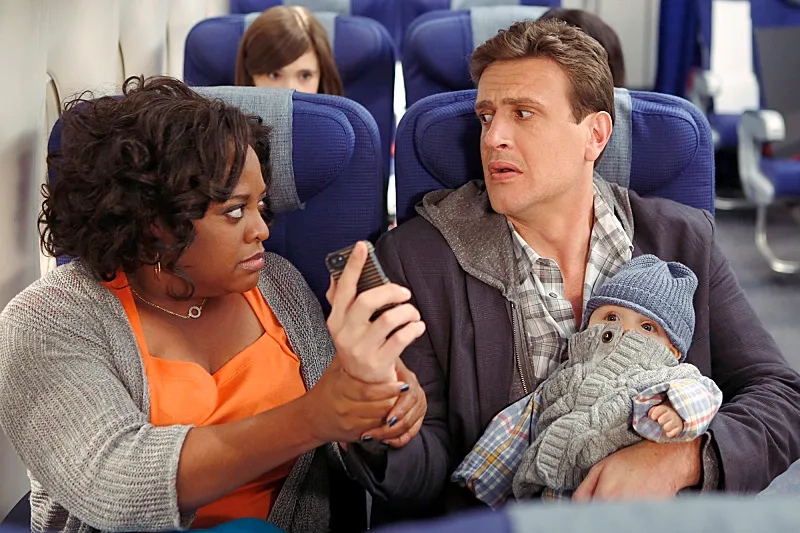 Jason Segel and Sherri Shepherd in How I Met Your Mother (2005)