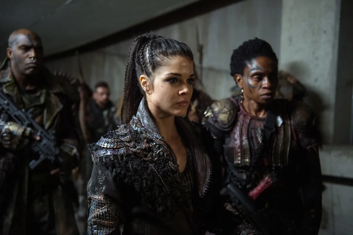 Adina Porter and Marie Avgeropoulos in The 100 (2014)