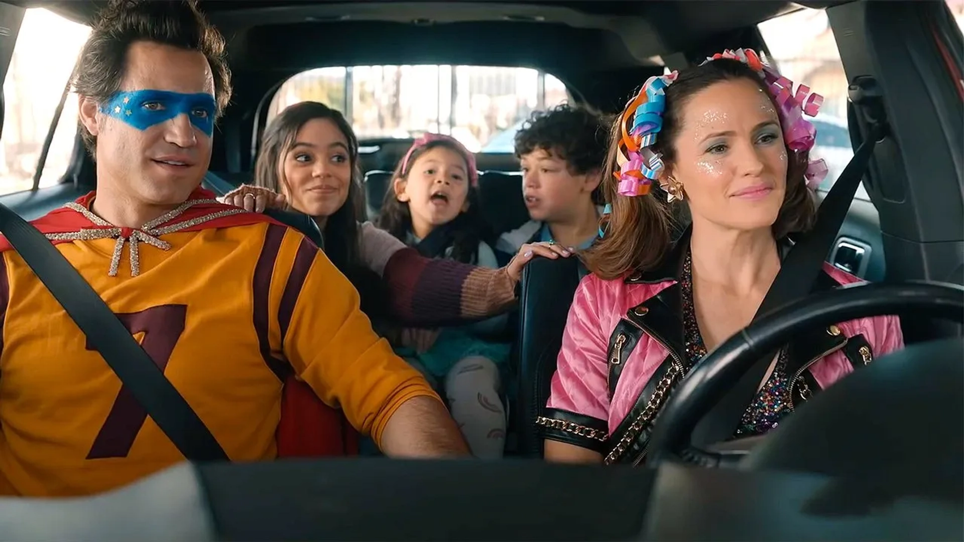 Jennifer Garner, Edgar Ramírez, Jenna Ortega, Julian Lerner, and Everly Carganilla in Yes Day (2021)