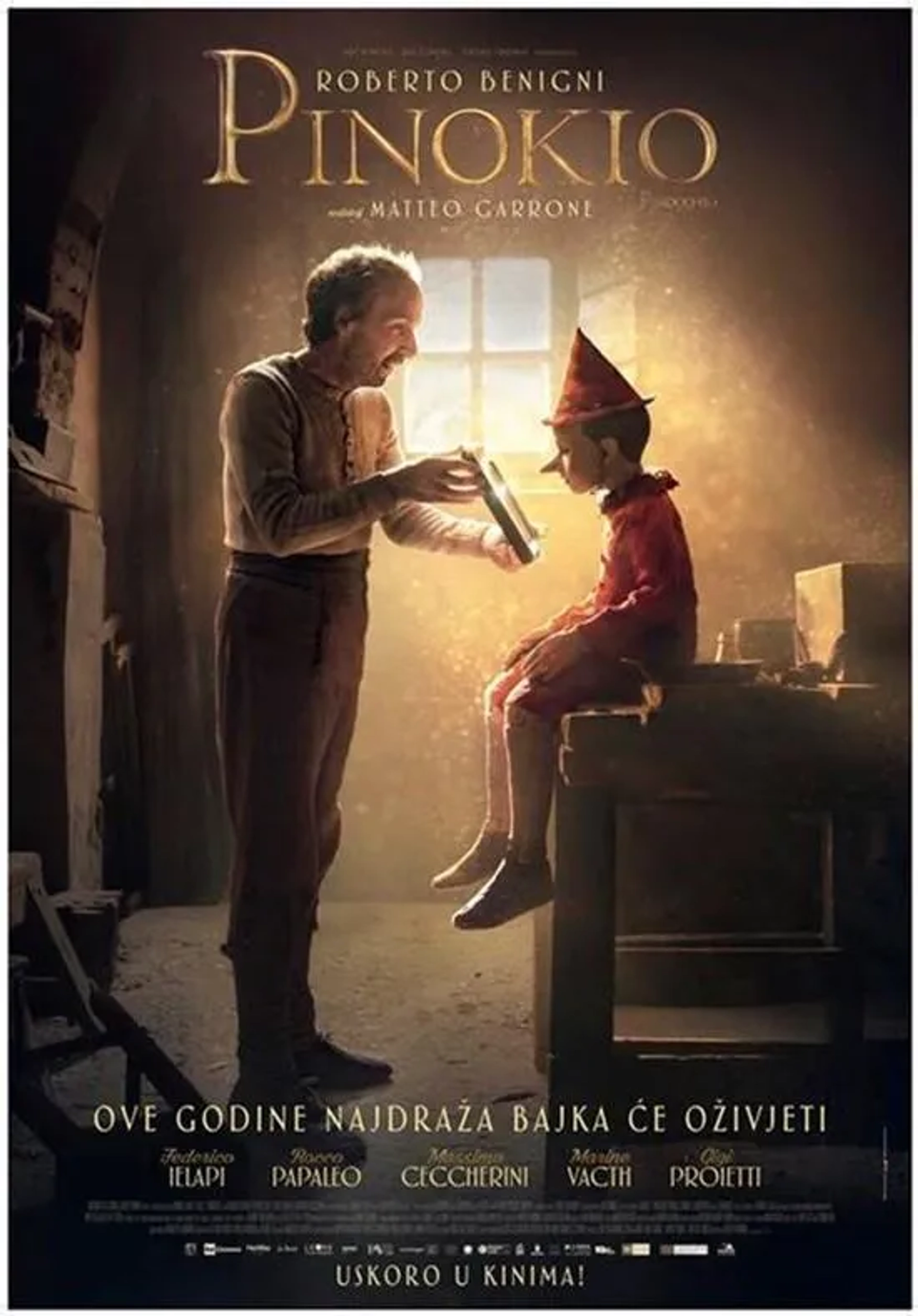 Roberto Benigni and Federico Ielapi in Pinocchio (2019)