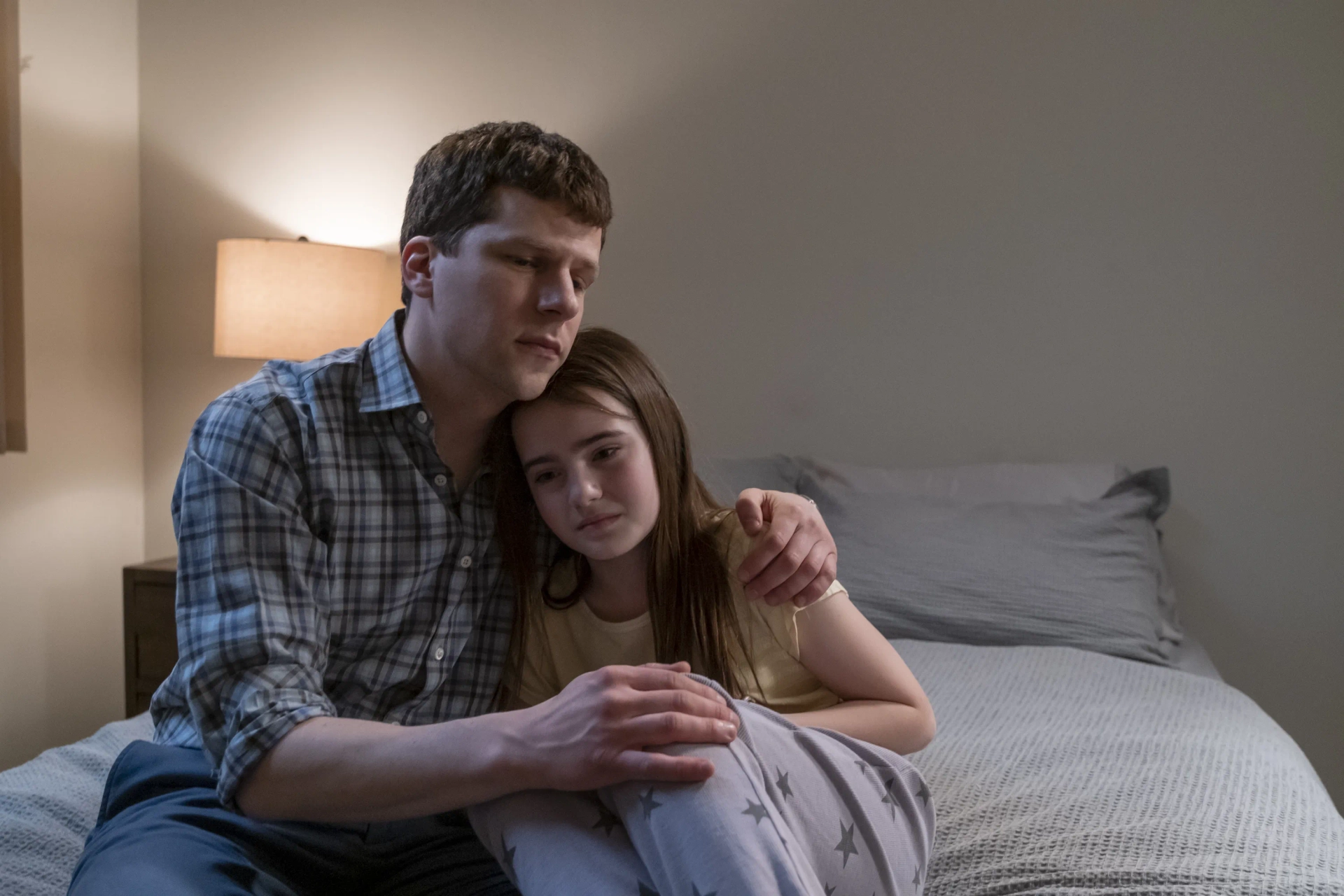 Jesse Eisenberg and Meara Mahoney Gross in Fleishman Is in Trouble (2022)