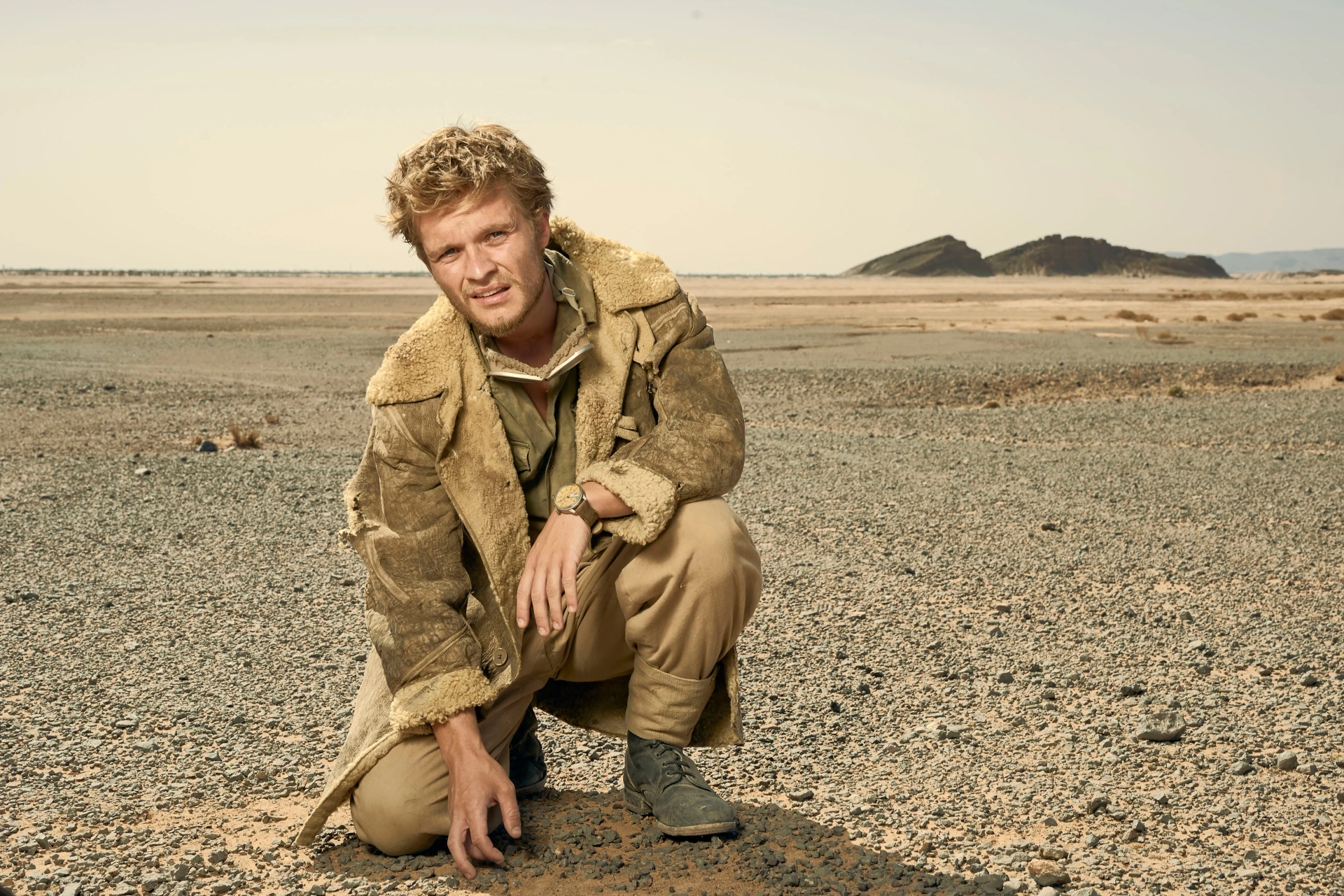 Tom Glynn-Carney in Rogue Heroes (2022)