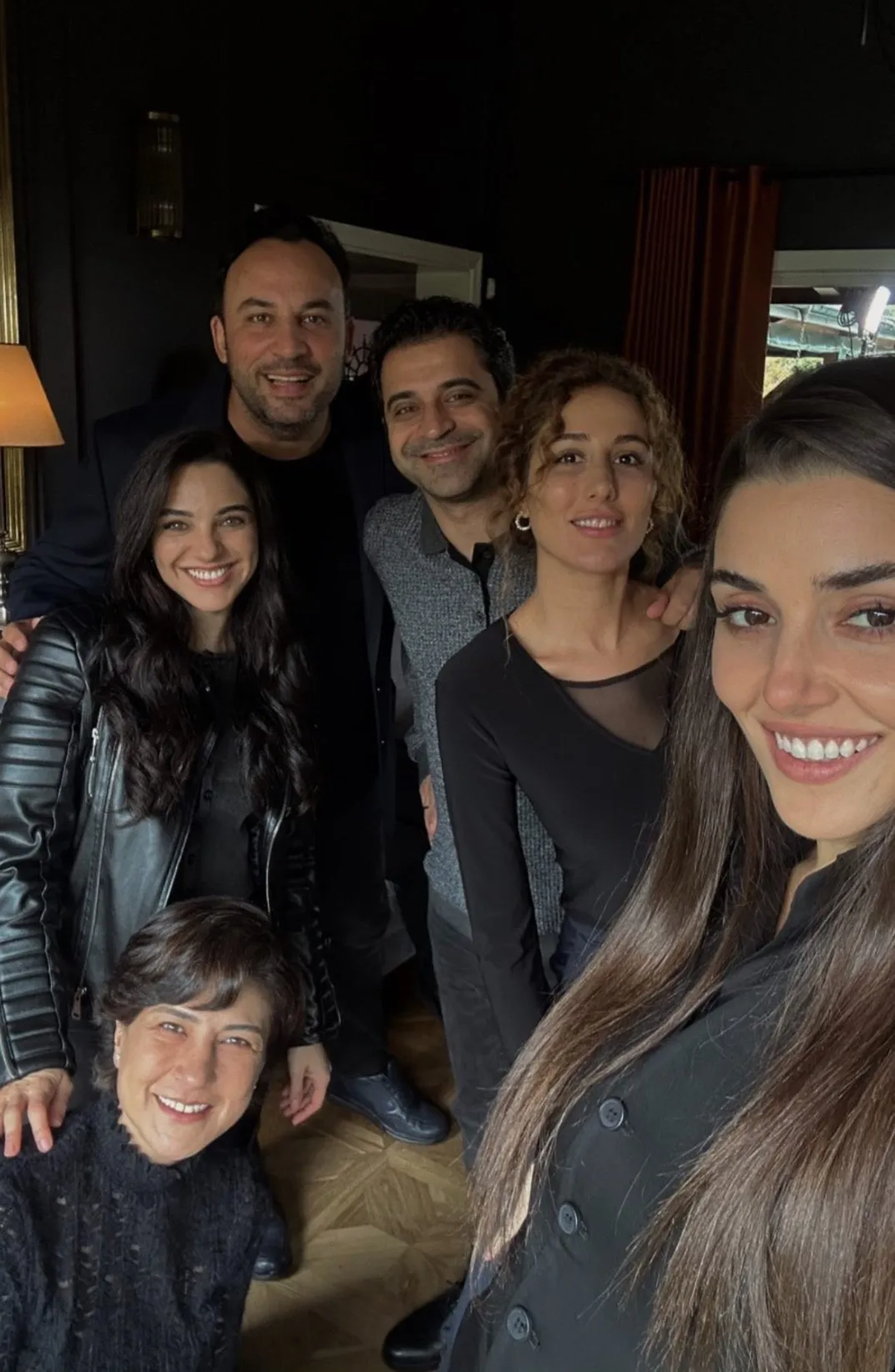 Polen Emre, Ferit Aktug, Gülçin Hatihan, Begüm Akkaya, Ugur Uzunel, and Hande Erçel in Another Love (2023)