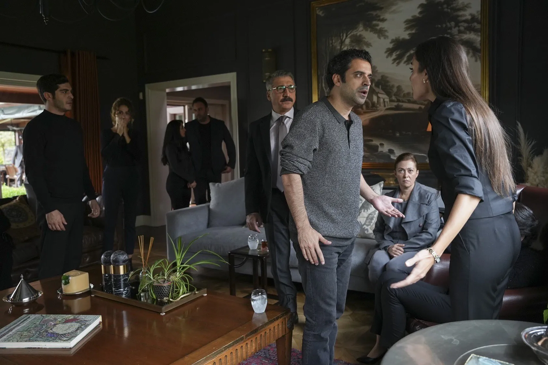 Cem Davran, Polen Emre, Gülçin Hatihan, Ugur Uzunel, Burak Deniz, and Hande Erçel in Another Love (2023)