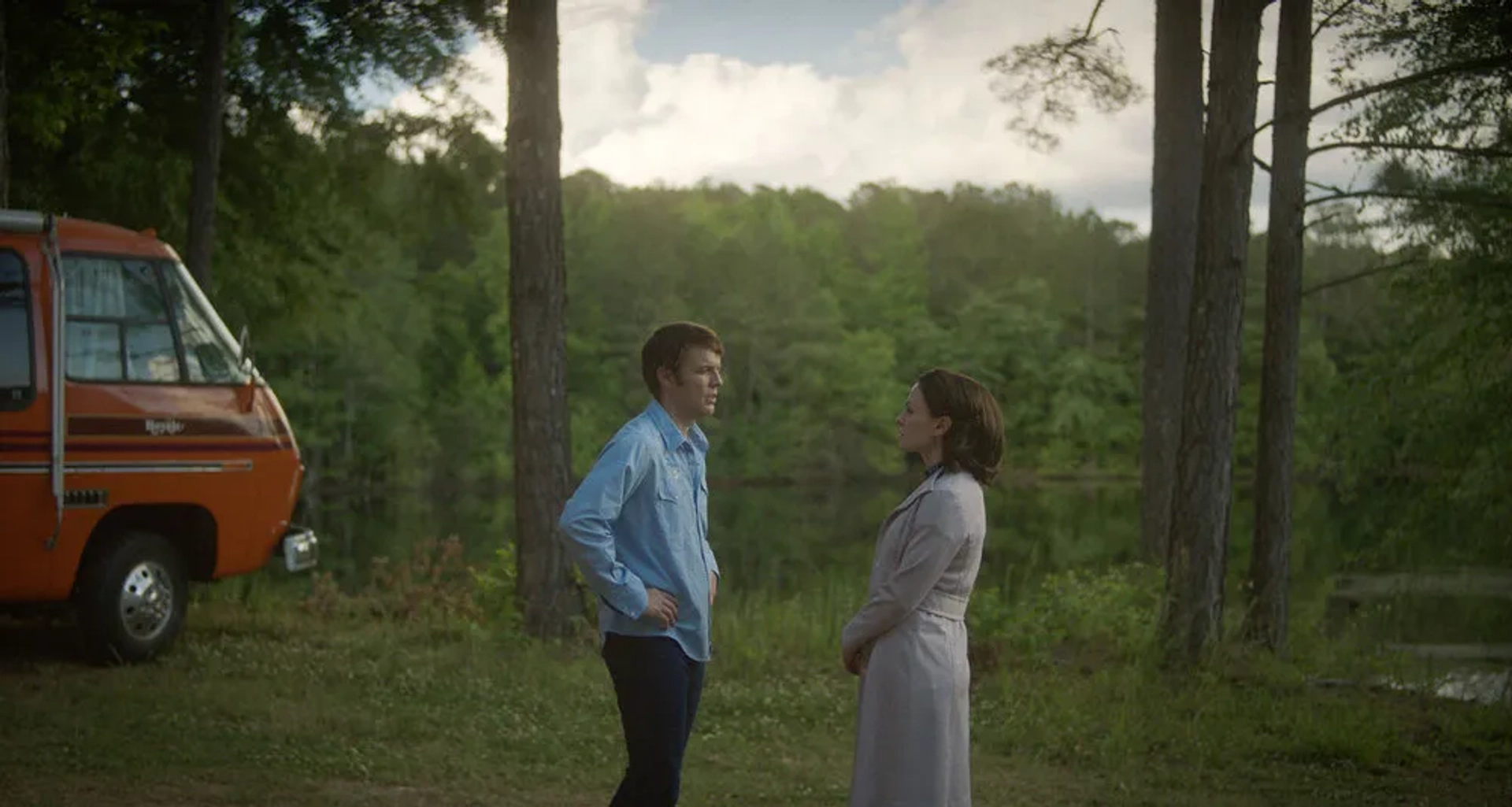 Anna Paquin and Jake Lacy in A Friend of the Family (2022)