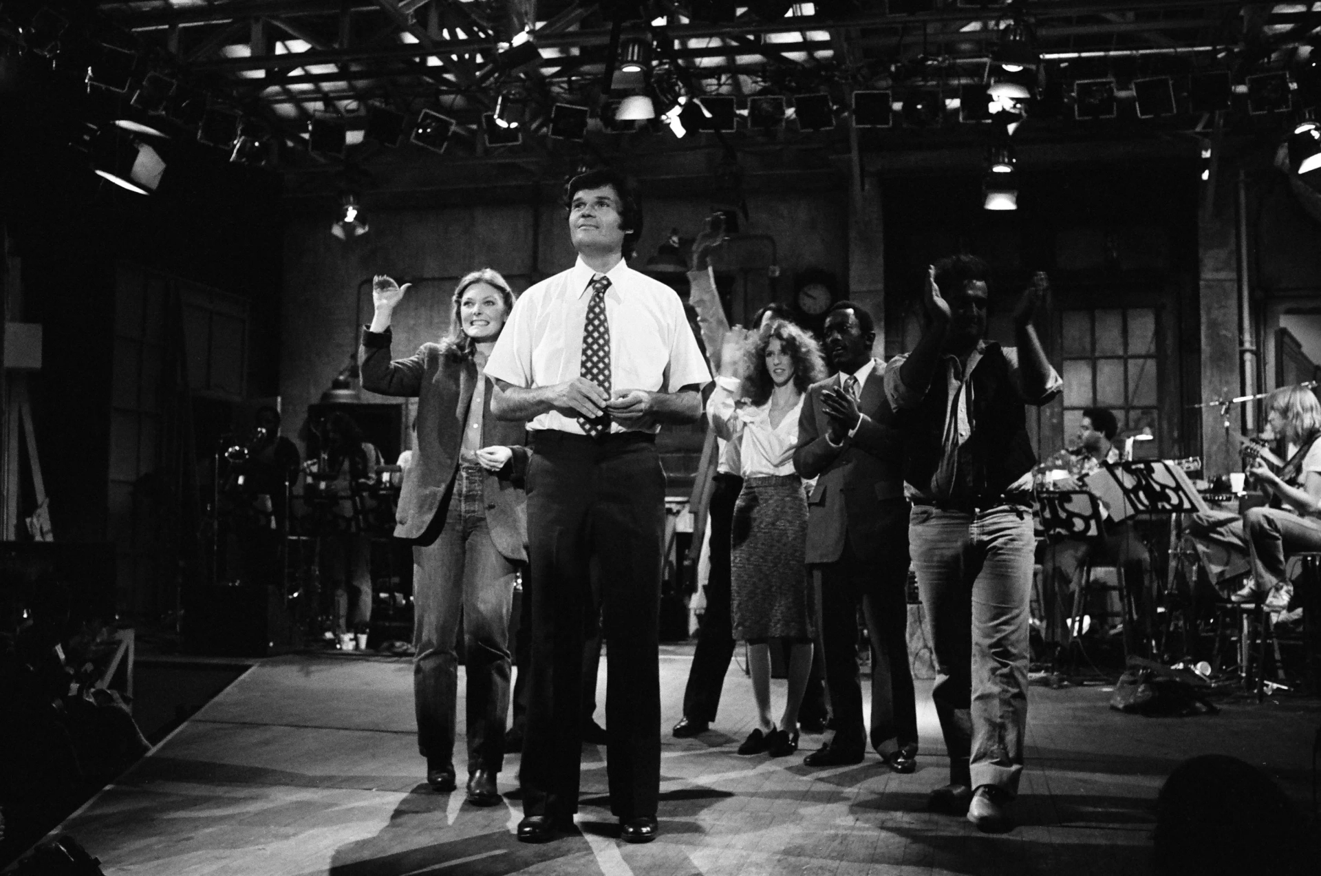 John Belushi, Jane Curtin, Garrett Morris, Laraine Newman, and Fred Willard in Saturday Night Live (1975)