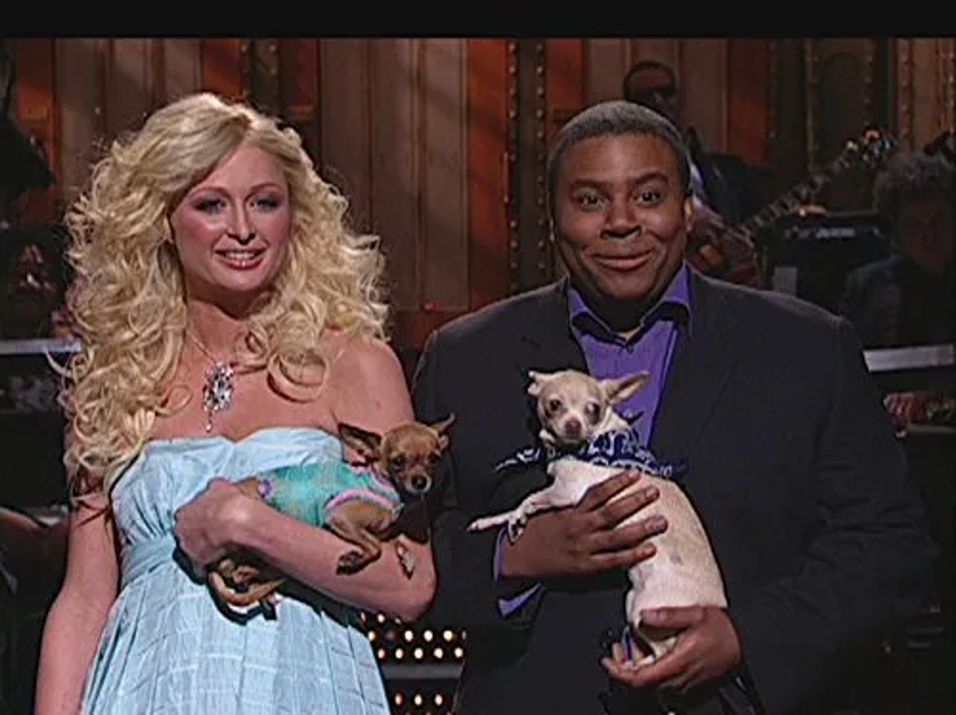 Paris Hilton, Kenan Thompson, and Tinkerbell the Dog in Saturday Night Live (1975)