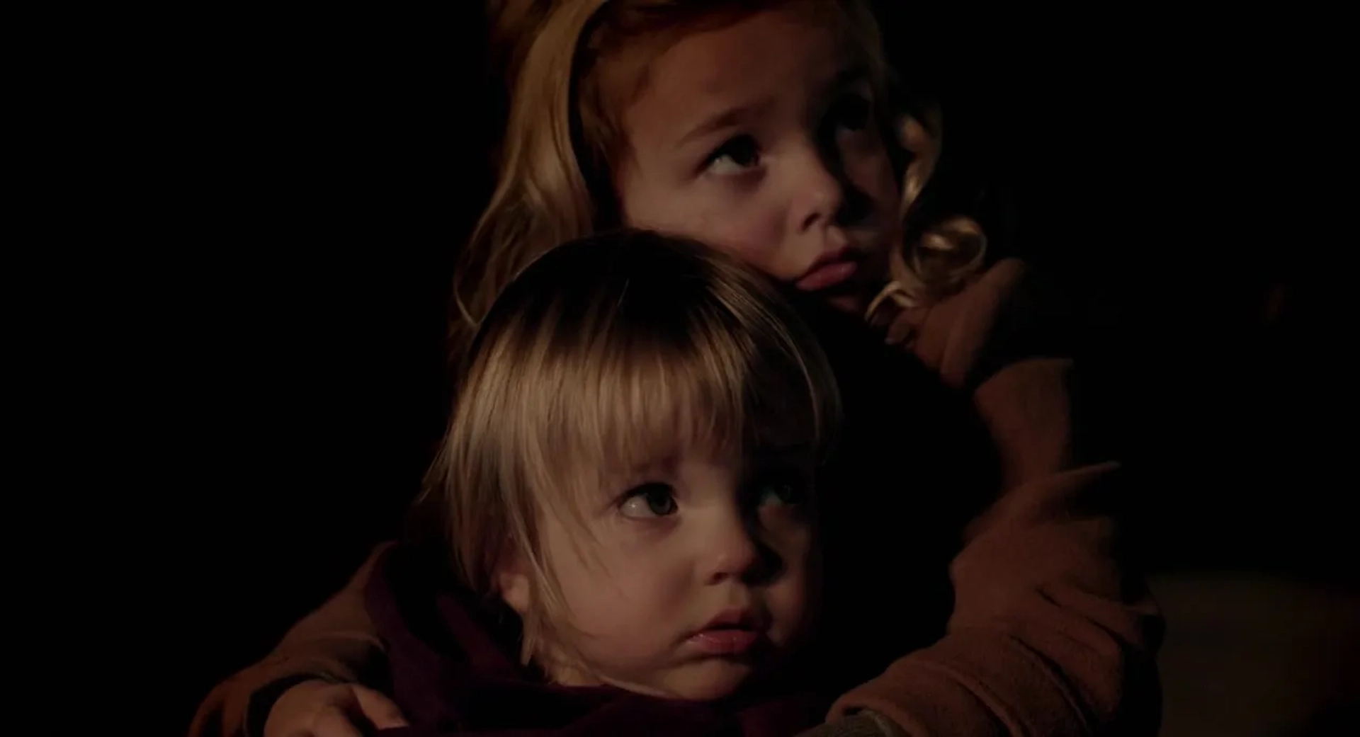 Megan Charpentier and Isabelle Nélisse in Mama (2013)