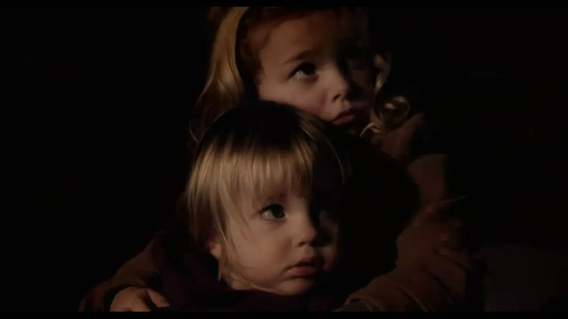 Megan Charpentier and Isabelle Nélisse in Mama (2013)