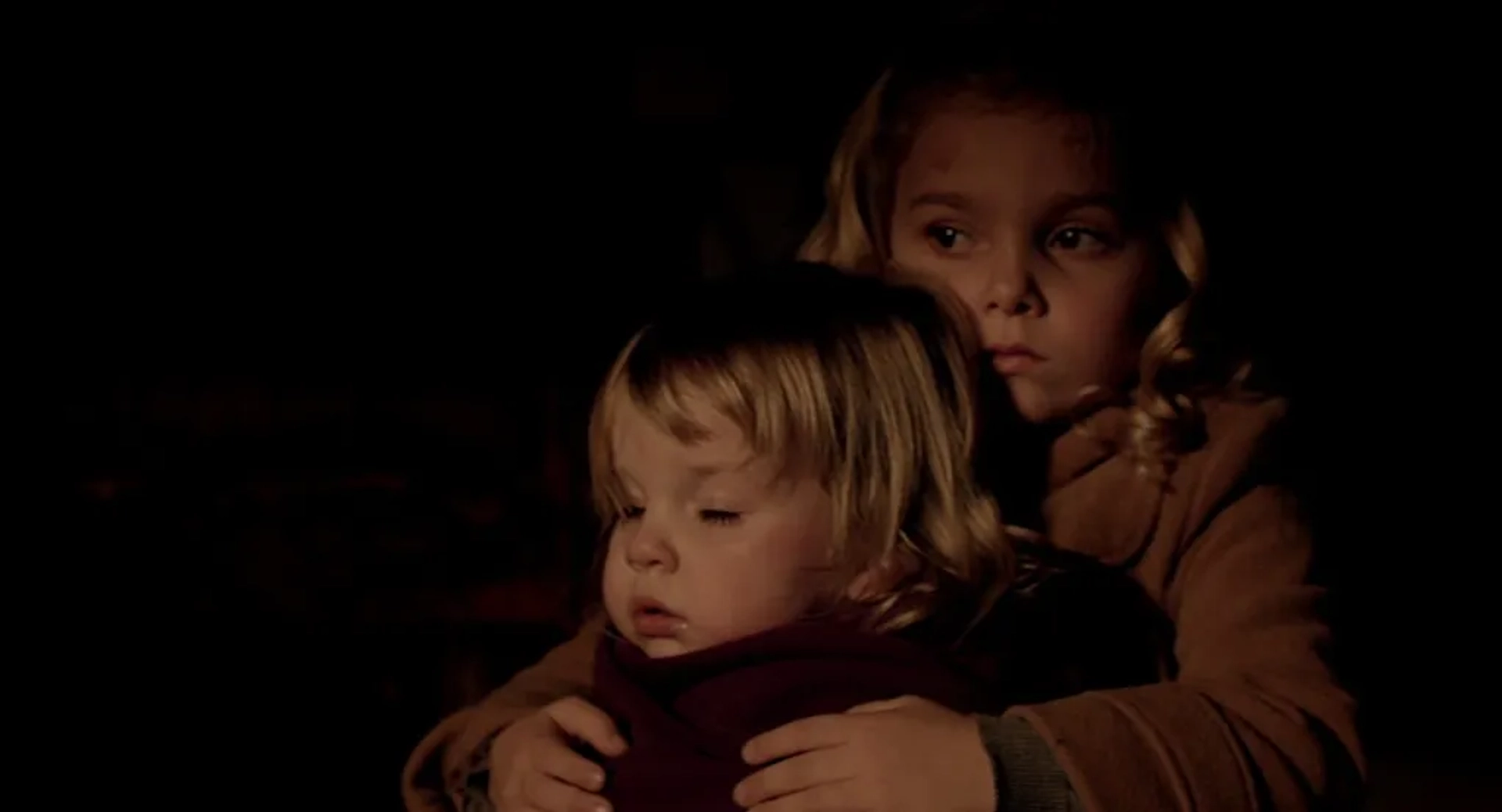 Megan Charpentier and Isabelle Nélisse in Mama (2013)