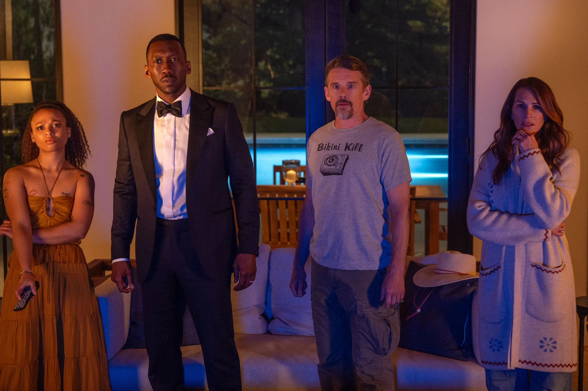 Ethan Hawke, Julia Roberts, Mahershala Ali, and Myha'la in Leave the World Behind (2023)