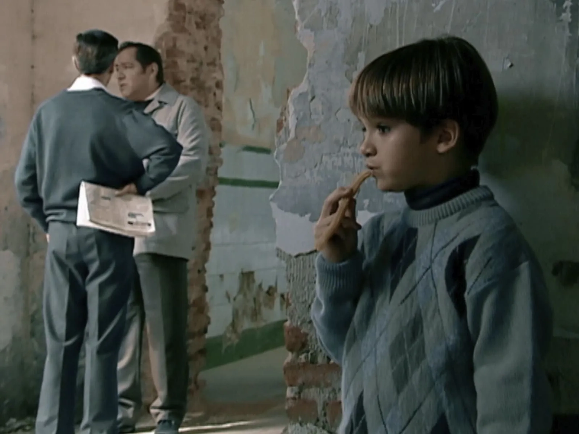 Imanol Arias, Carlos Kaniowsky, and Ricardo Gómez in Cuéntame (2001)