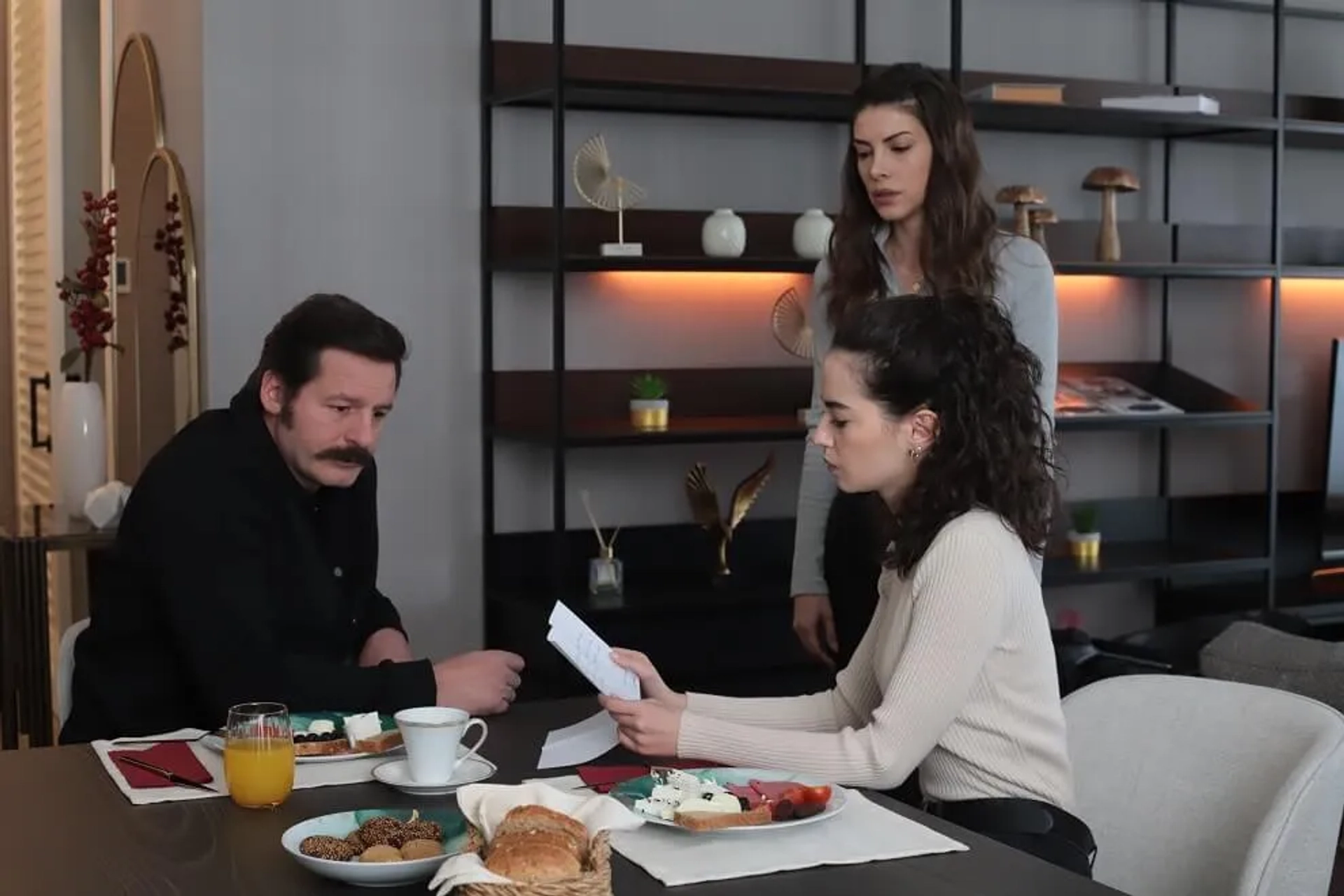 Nihat Altinkaya, Deniz Baysal, and Ezgi Senler in The Shadow Team (2021)