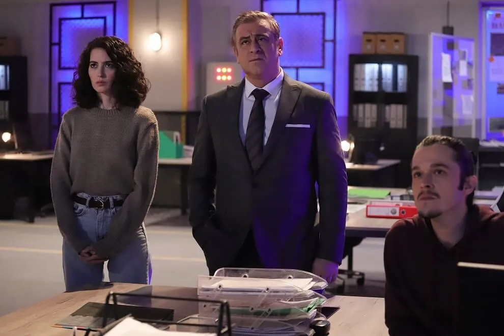 Turgut Tuncalp and Ezgi Senler in The Shadow Team (2021)