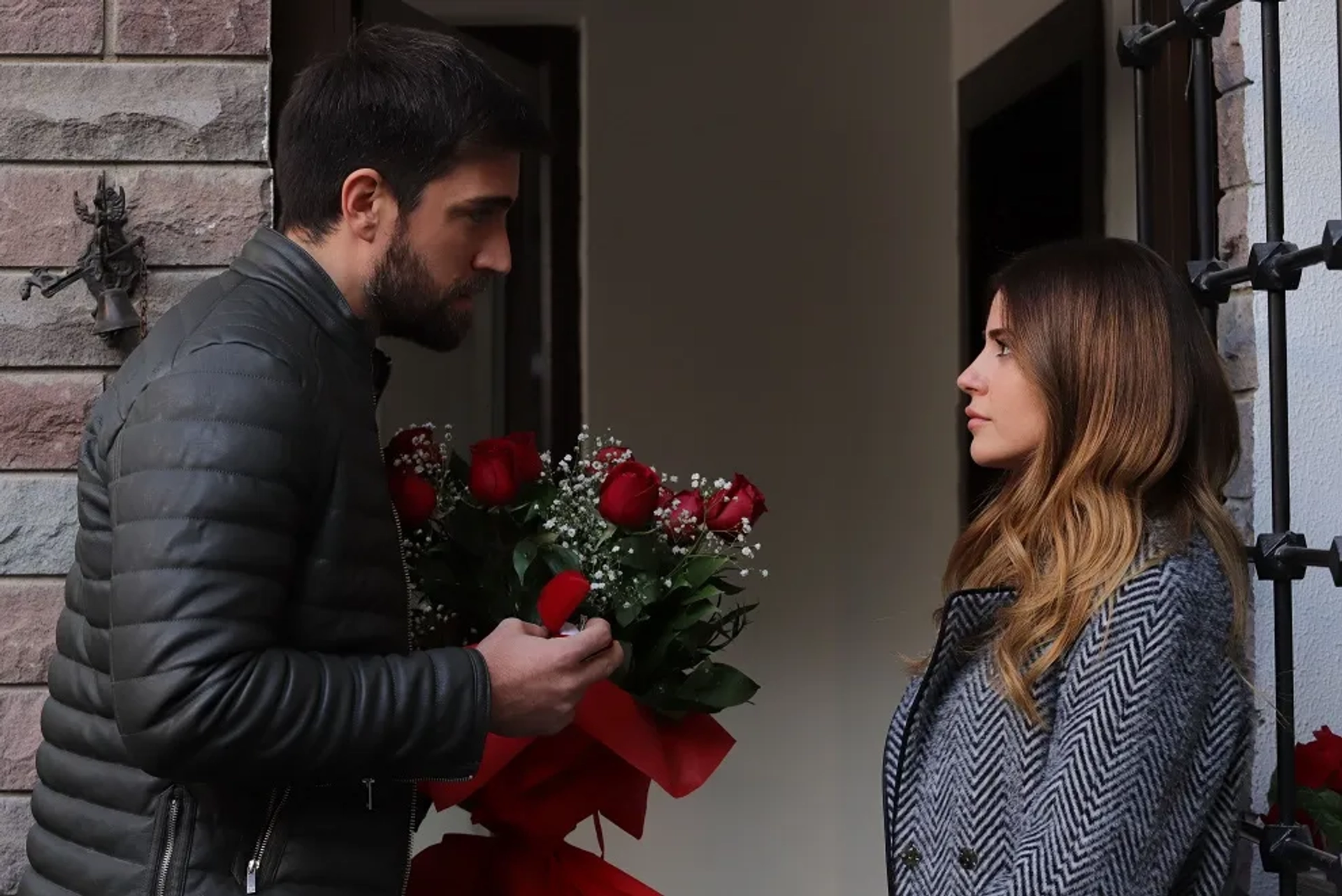 Ezgi Eyüboglu and Caglar Ertugrul in The Shadow Team (2021)