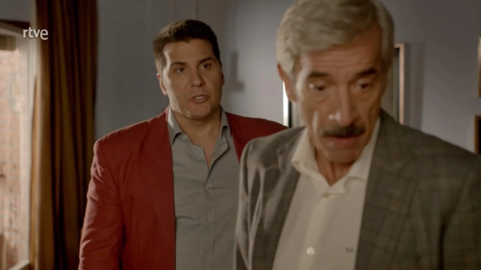 Imanol Arias and Alejandro Casaseca in Cuéntame (2001)