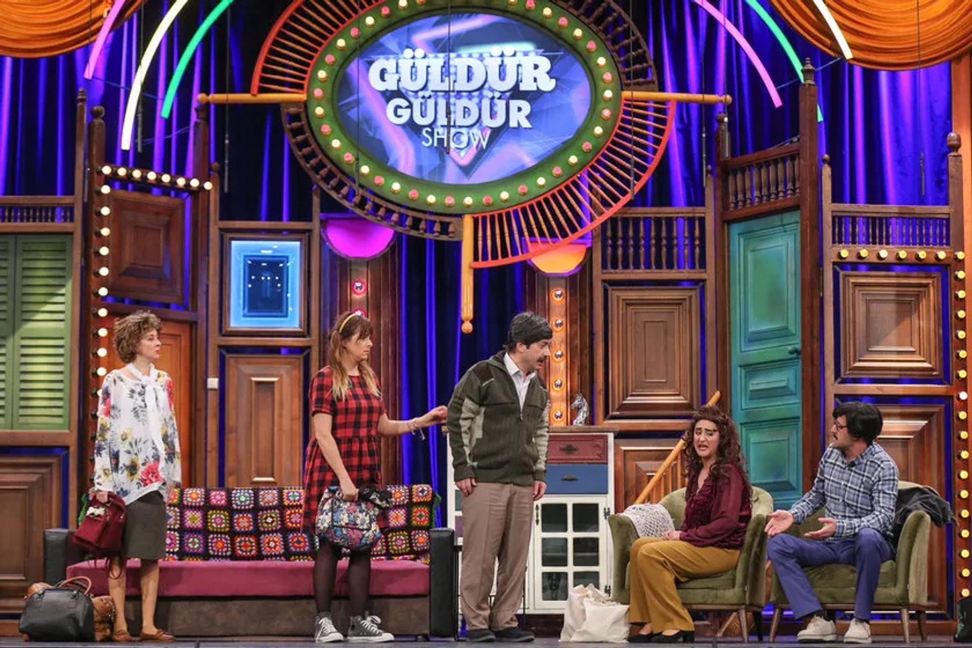 Doga Rutkay, Ünal Yeter, Aziz Aslan, Irem Kahyaoglu, and Ecem Erkek in Güldür Güldür Show: 227. Bolum (2020)