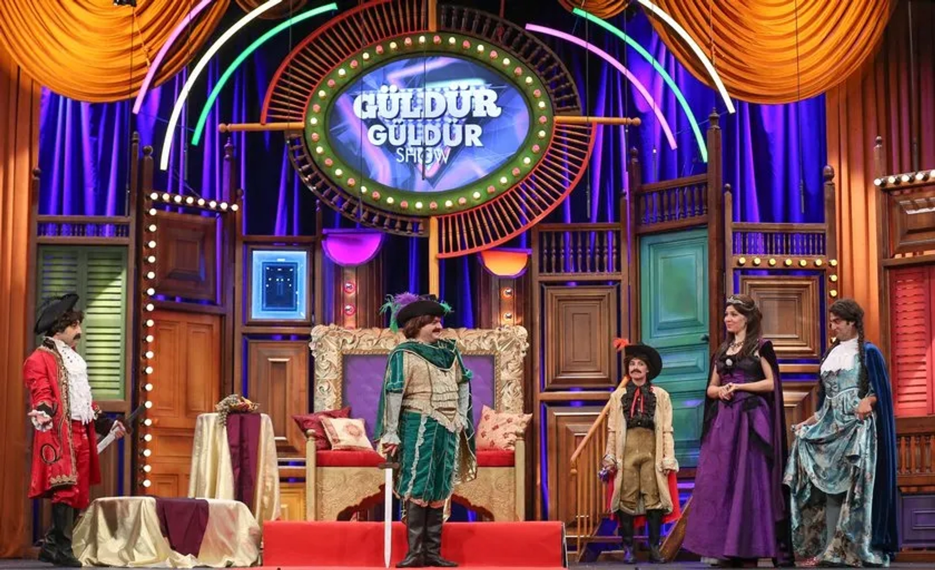 Aylin Kontante, Çaglar Çorumlu, Onur Buldu, and Özgün Aydin in Güldür Güldür Show: 216. Bolum (2019)