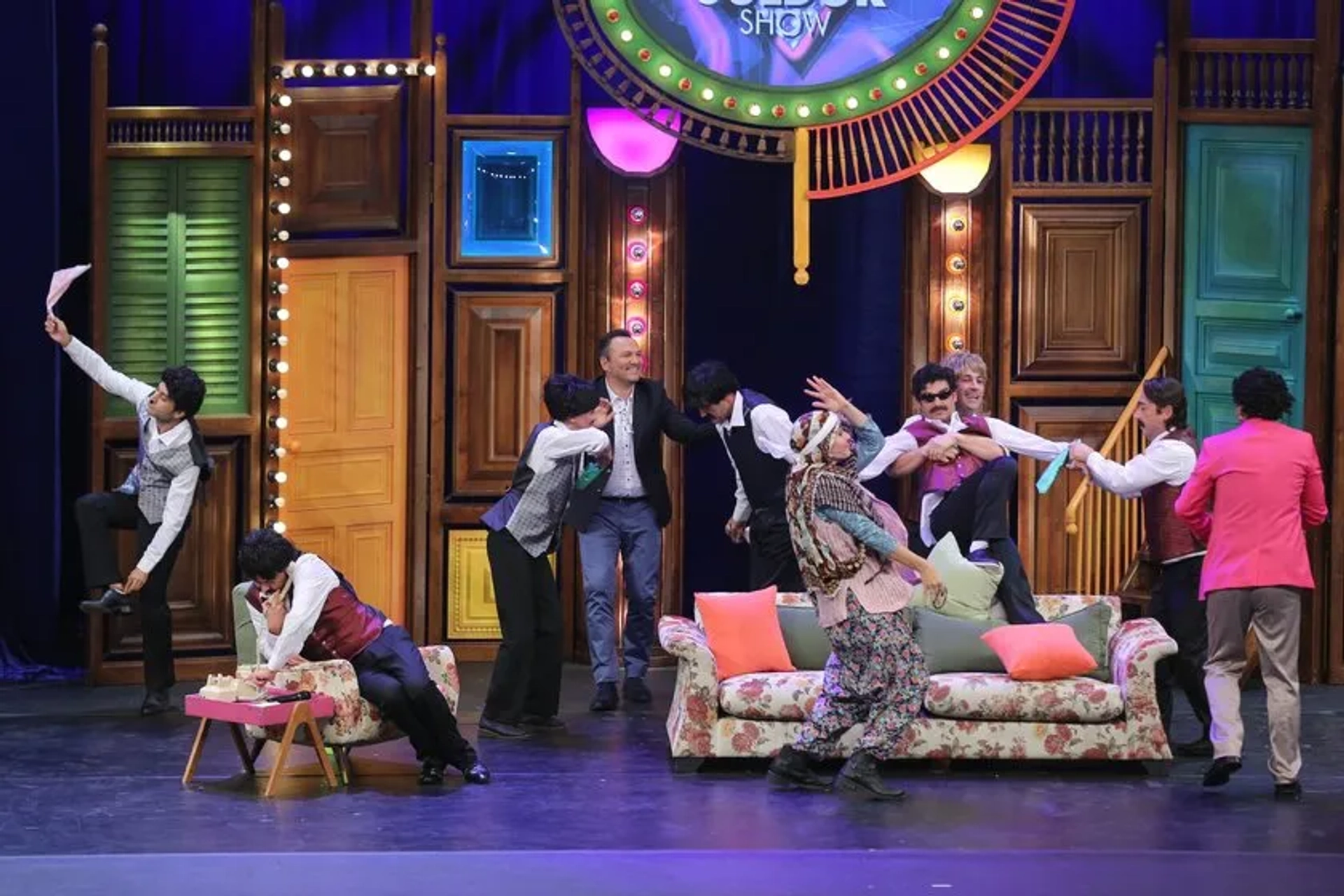 Ali Sunal, Mahir Ipek, Aylin Kontante, Sinan Çaliskanoglu, Ünal Yeter, and Özgün Aydin in Güldür Güldür Show: 211. Bolum (2019)